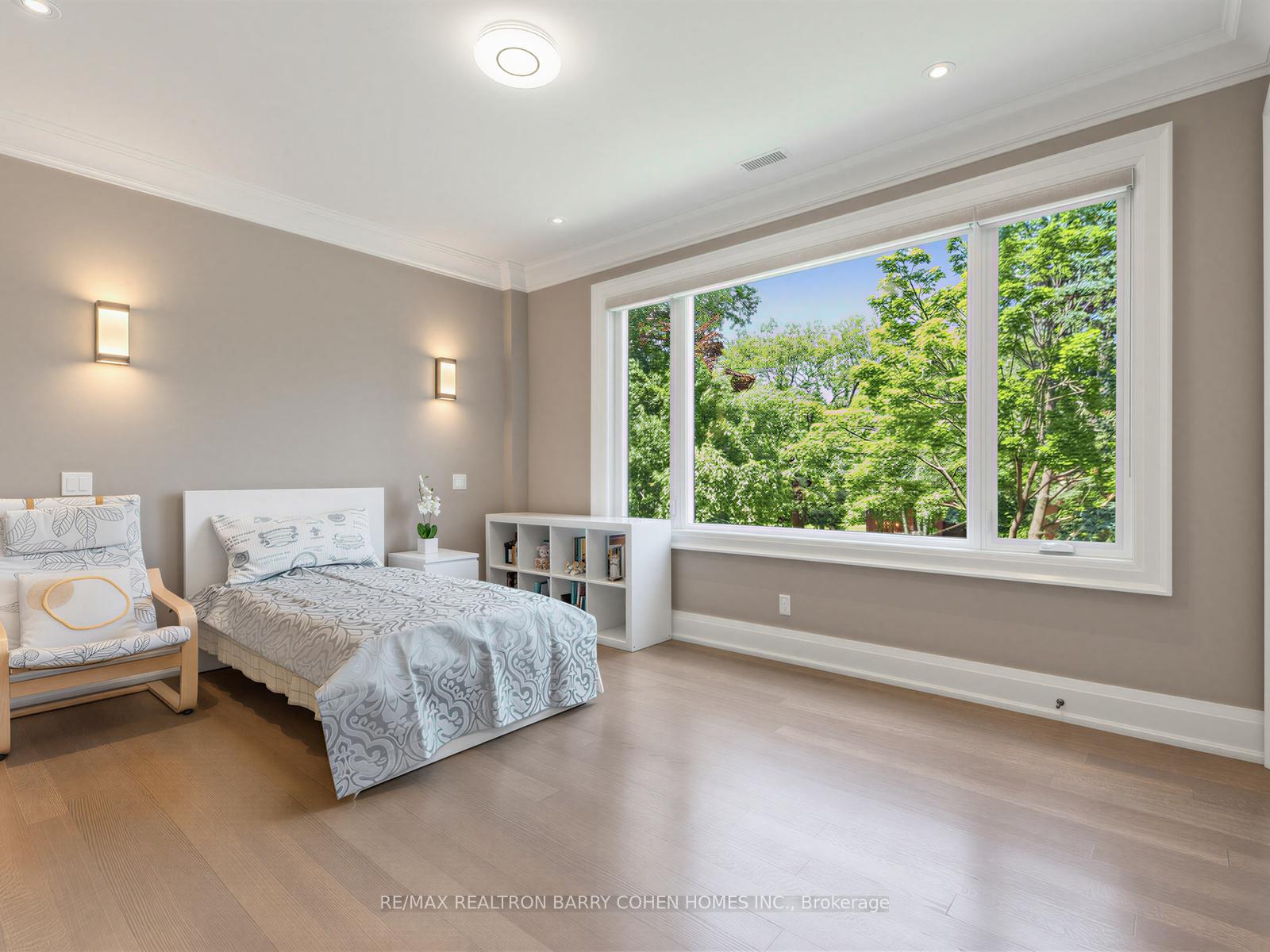 Photo 22 of 37 Chatfield Drive, North York, Banbury-Don Mills — HOMEH