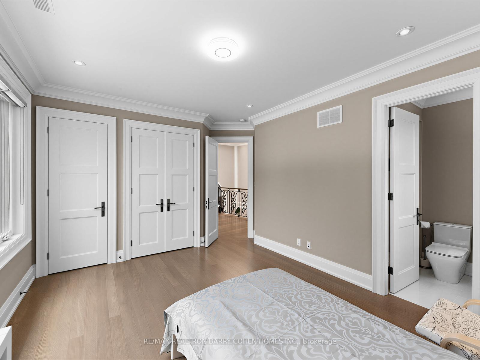 Photo 23 of 37 Chatfield Drive, North York, Banbury-Don Mills — HOMEH