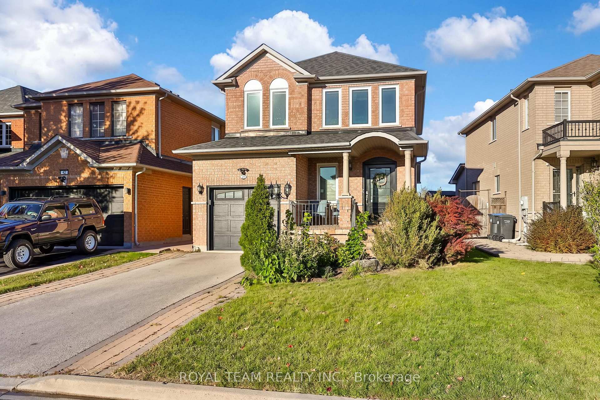 Photo 2 of 40 Emily Carr Crescent, Caledon, Bolton West — HOMEH