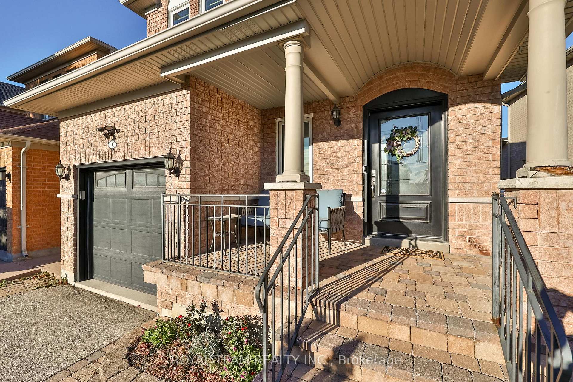 Photo 3 of 40 Emily Carr Crescent, Caledon, Bolton West — HOMEH
