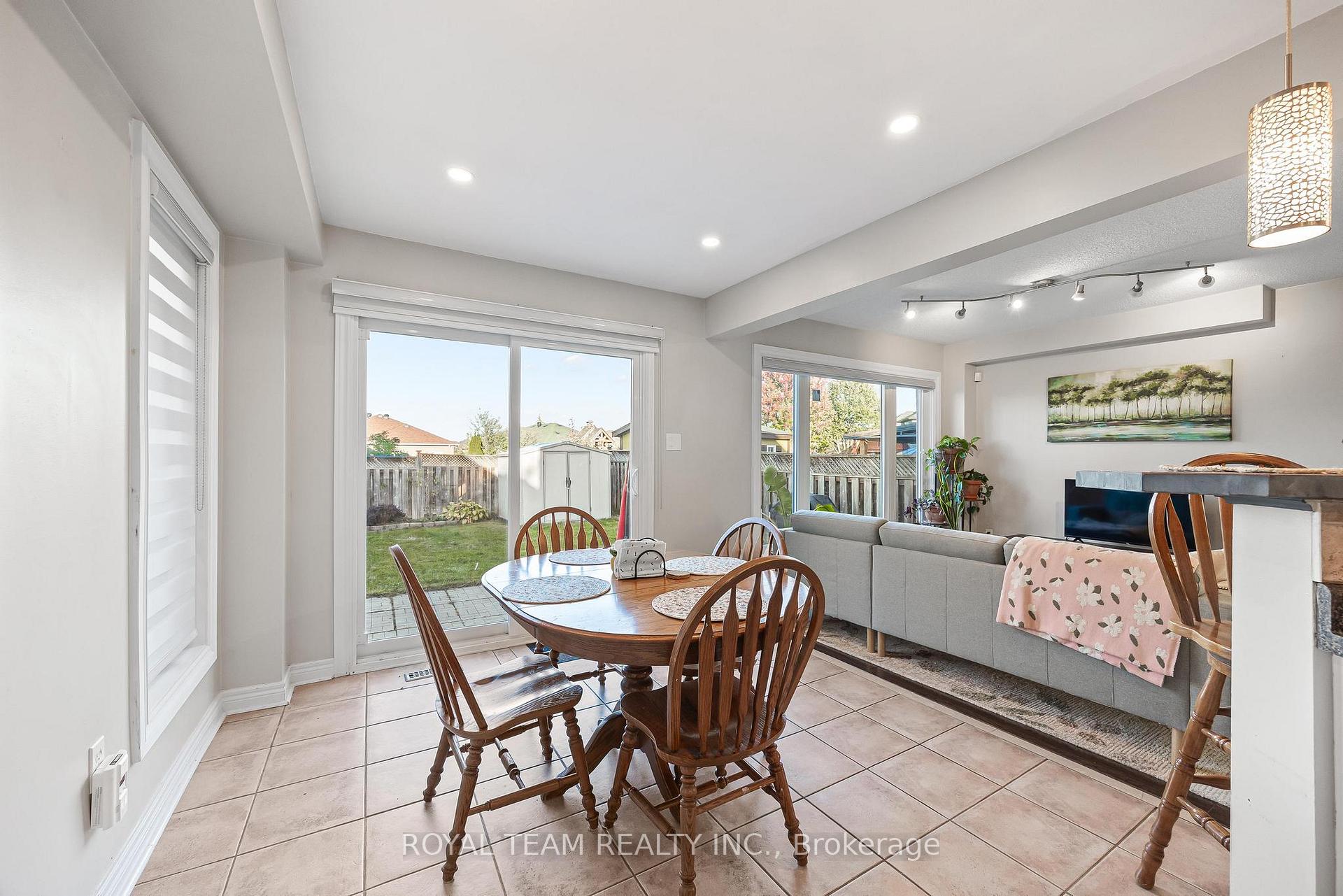 Photo 13 of 40 Emily Carr Crescent, Caledon, Bolton West — HOMEH