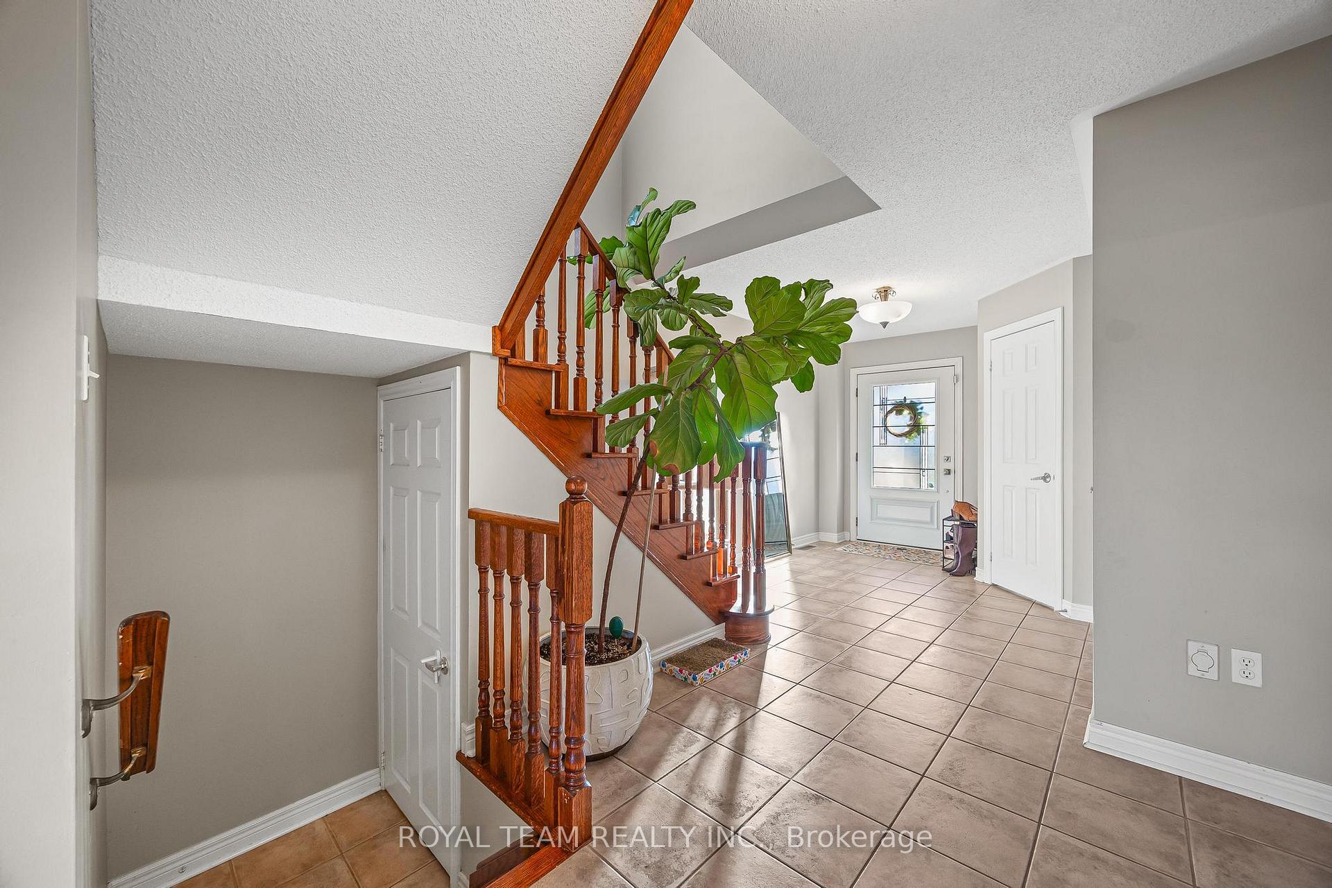 Photo 14 of 40 Emily Carr Crescent, Caledon, Bolton West — HOMEH