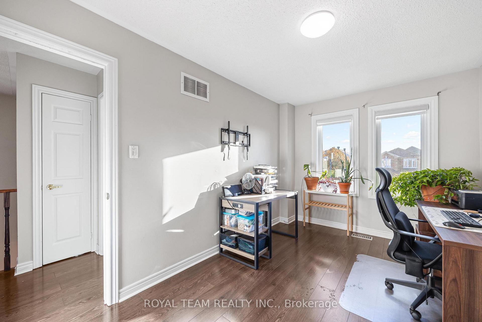 Photo 22 of 40 Emily Carr Crescent, Caledon, Bolton West — HOMEH