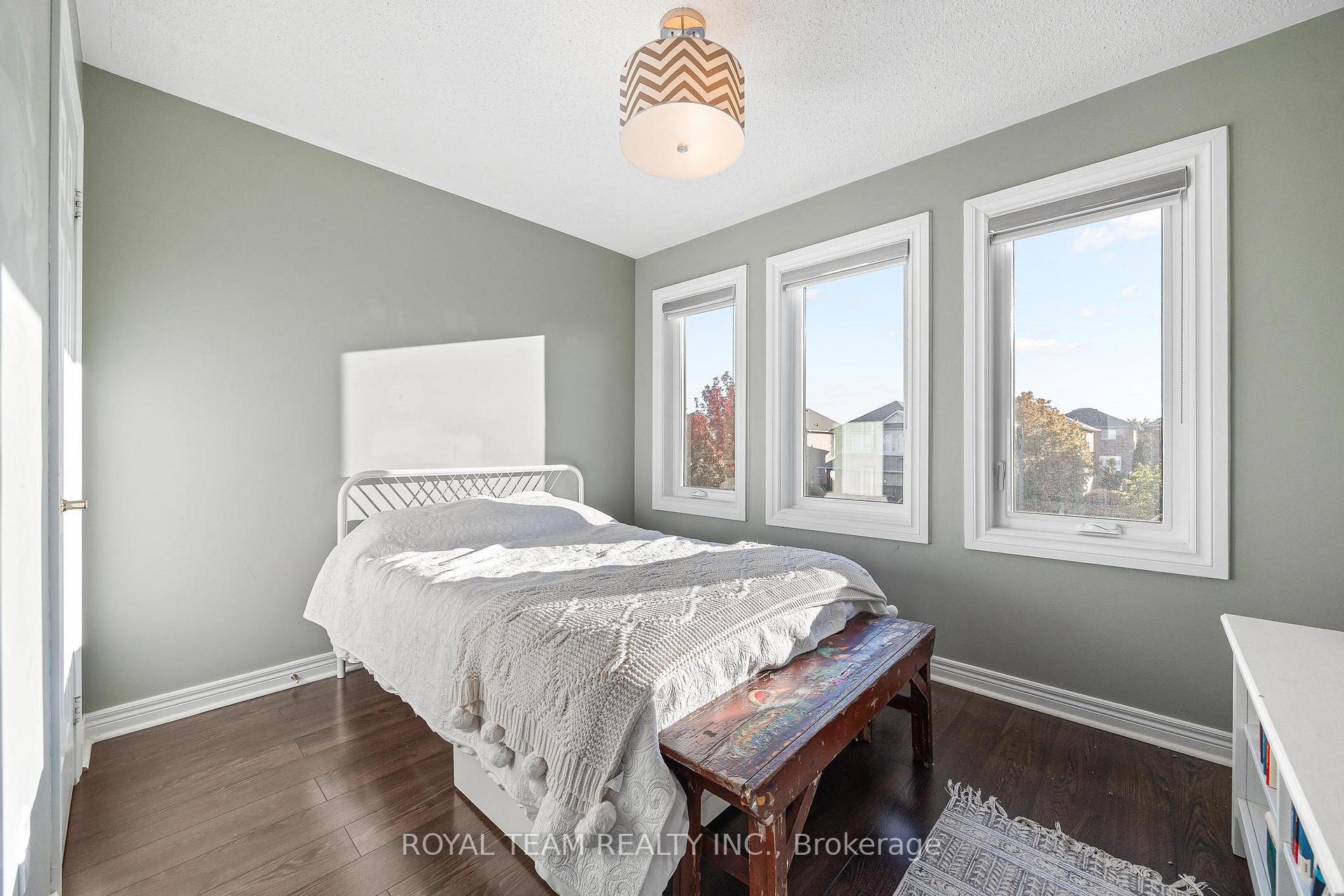 Photo 24 of 40 Emily Carr Crescent, Caledon, Bolton West — HOMEH