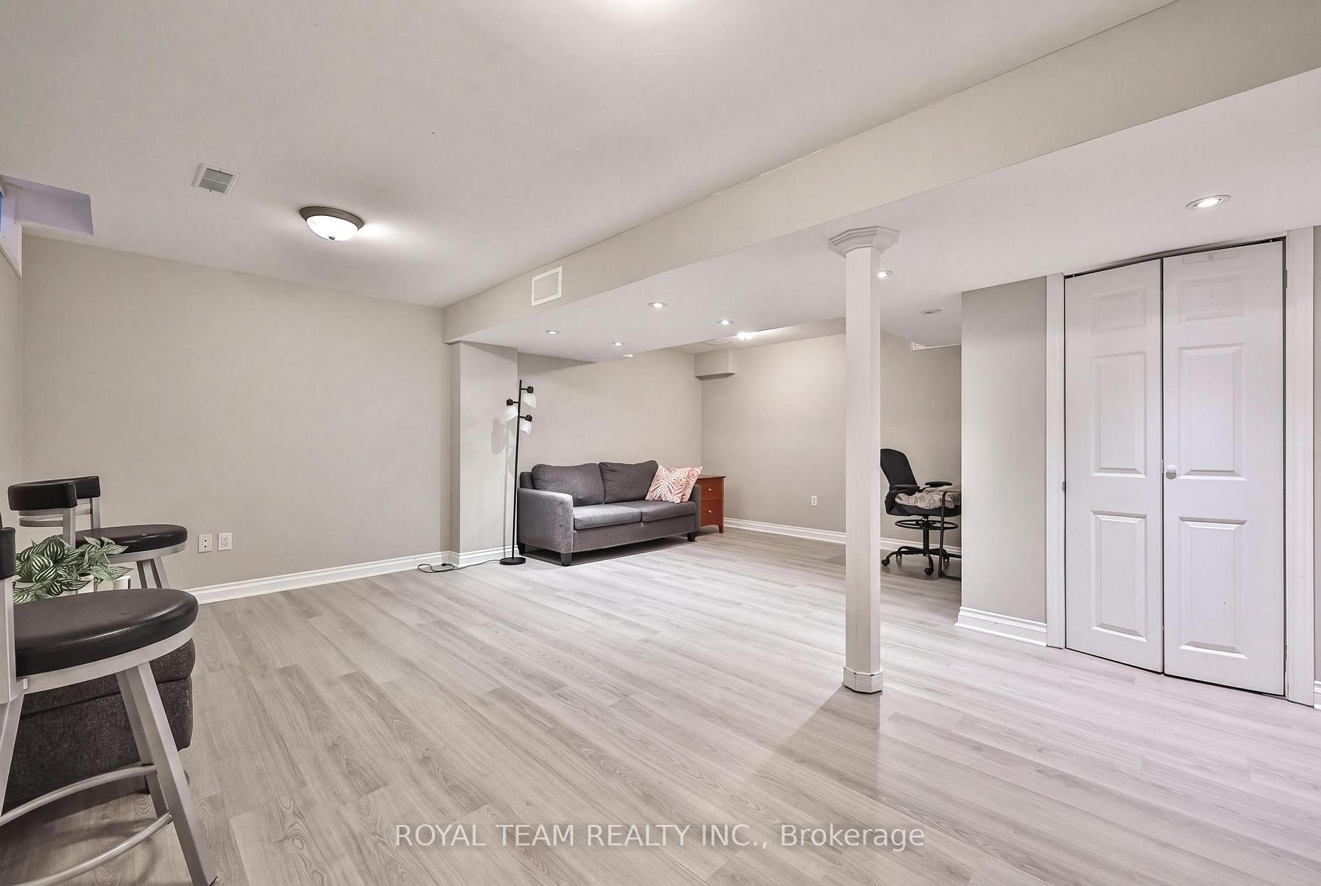 Photo 29 of 40 Emily Carr Crescent, Caledon, Bolton West — HOMEH
