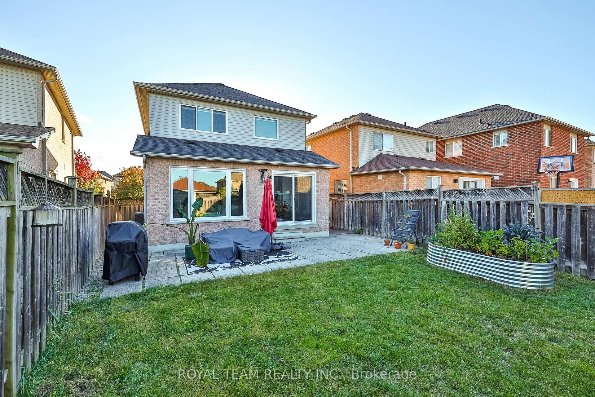 Photo 32 of 40 Emily Carr Crescent, Caledon, Bolton West — HOMEH