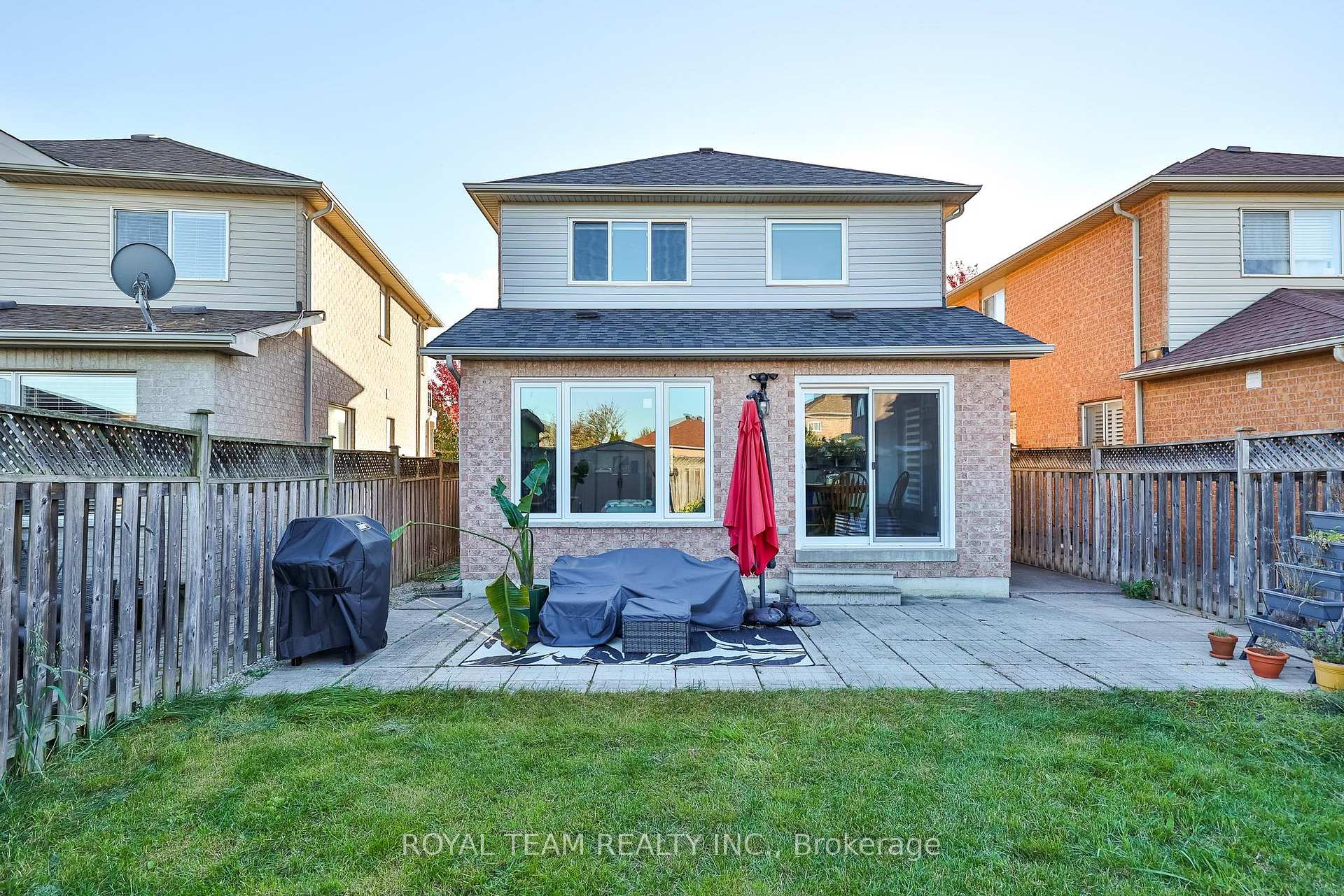 Photo 33 of 40 Emily Carr Crescent, Caledon, Bolton West — HOMEH