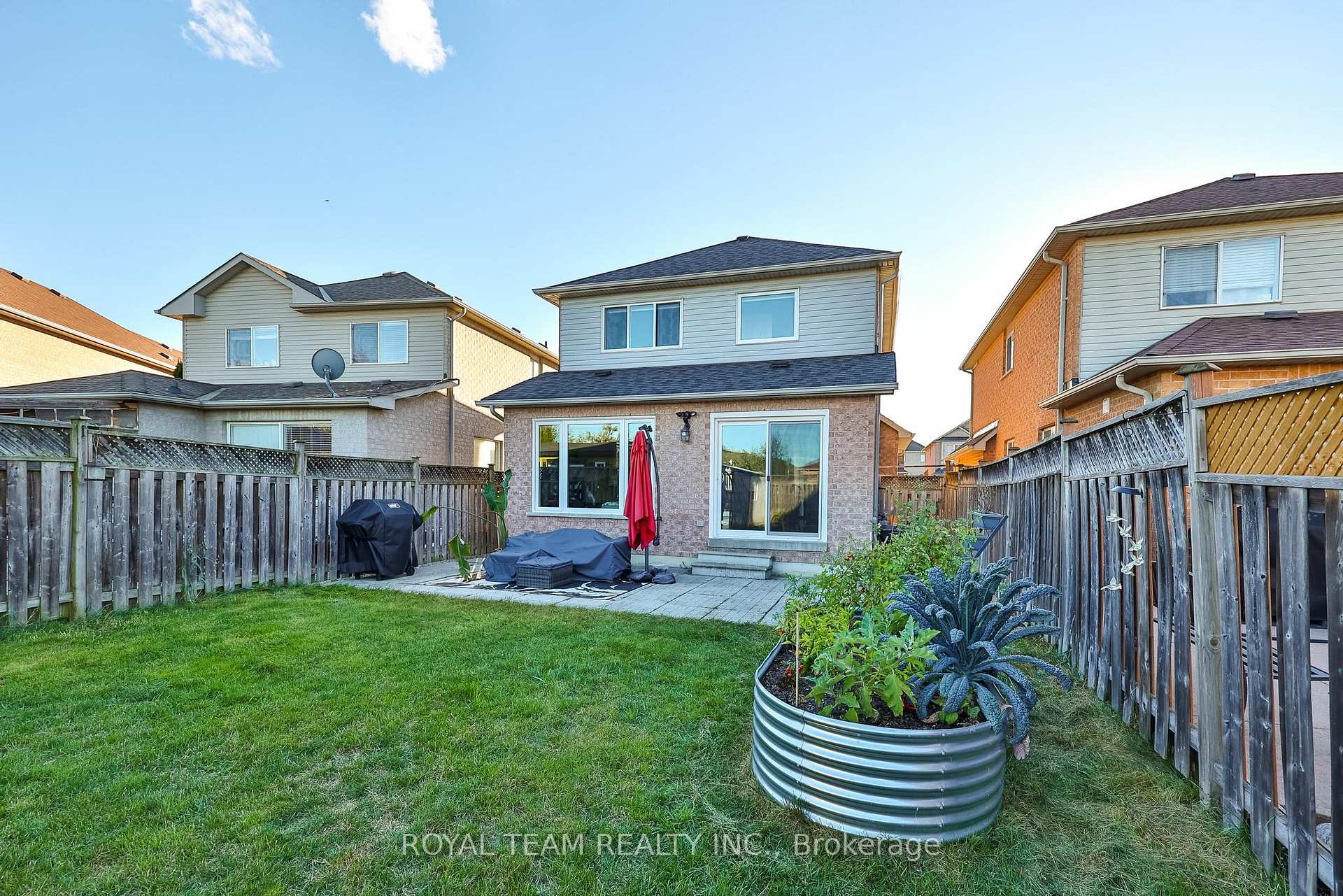 Photo 34 of 40 Emily Carr Crescent, Caledon, Bolton West — HOMEH