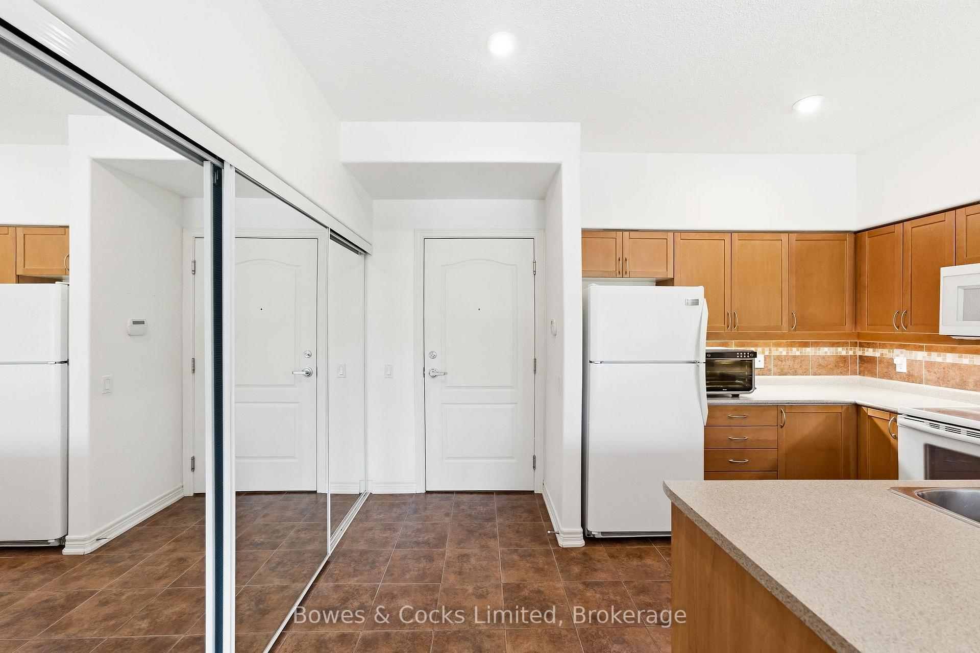 Photo 7 of Unit 110, 869 Clonsilla Avenue, Peterborough, Otonabee Ward 1 — HOMEH