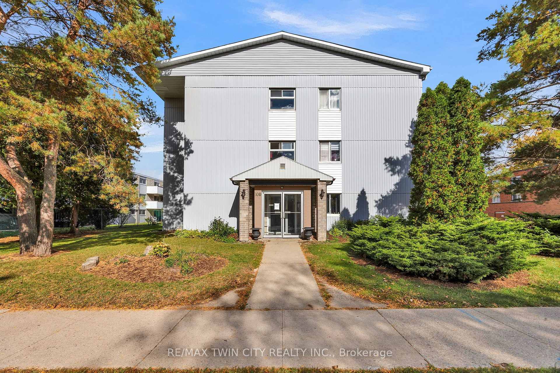 Photo 2 of Unit 103, 100 Breckenridge Drive, Kitchener, Heritage Park - Kitchener — HOMEH