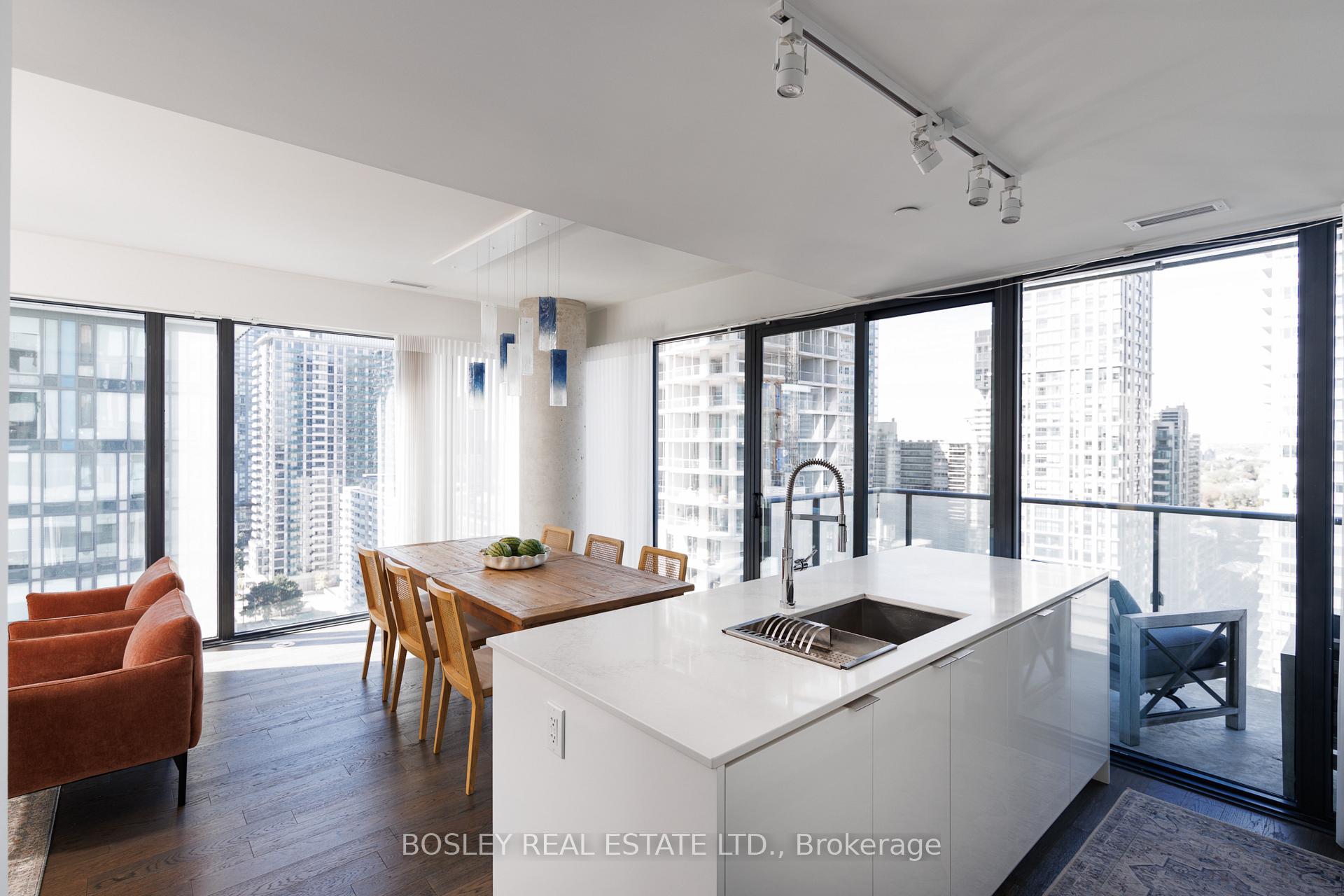Photo 4 of Unit 1702, 185 Roehampton Avenue, Toronto, Mount Pleasant West — HOMEH