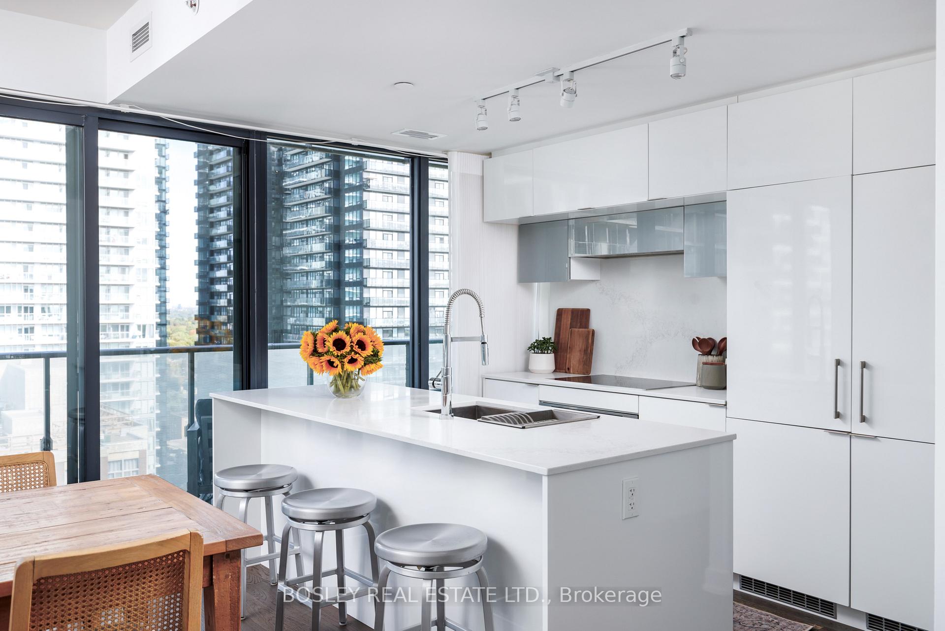 Photo 12 of Unit 1702, 185 Roehampton Avenue, Toronto, Mount Pleasant West — HOMEH