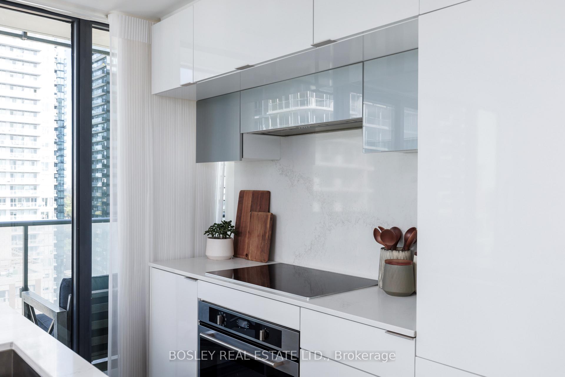 Photo 15 of Unit 1702, 185 Roehampton Avenue, Toronto, Mount Pleasant West — HOMEH