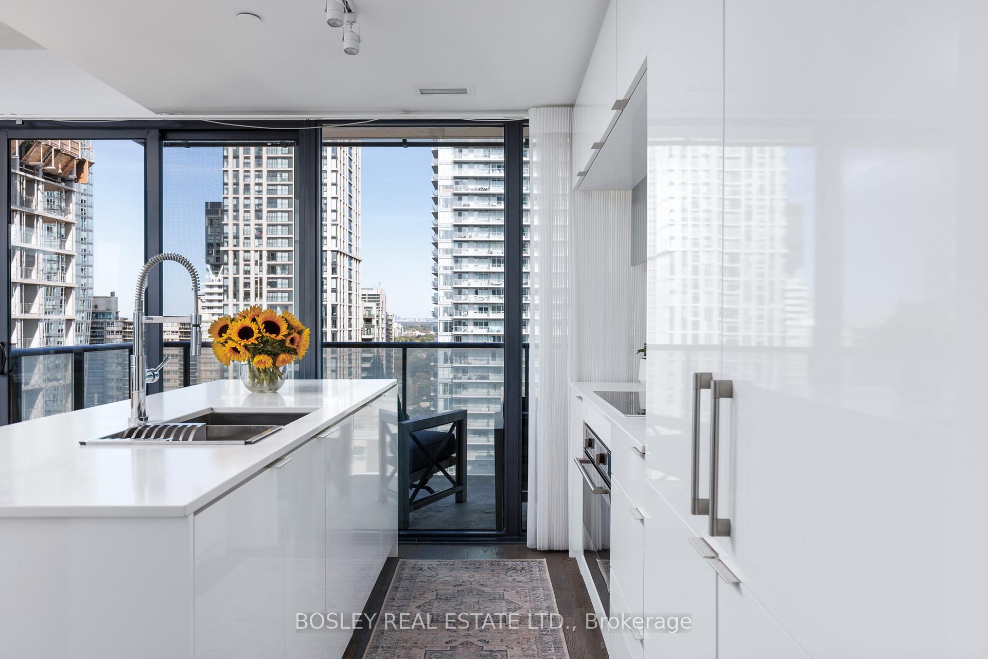 Photo 17 of Unit 1702, 185 Roehampton Avenue, Toronto, Mount Pleasant West — HOMEH