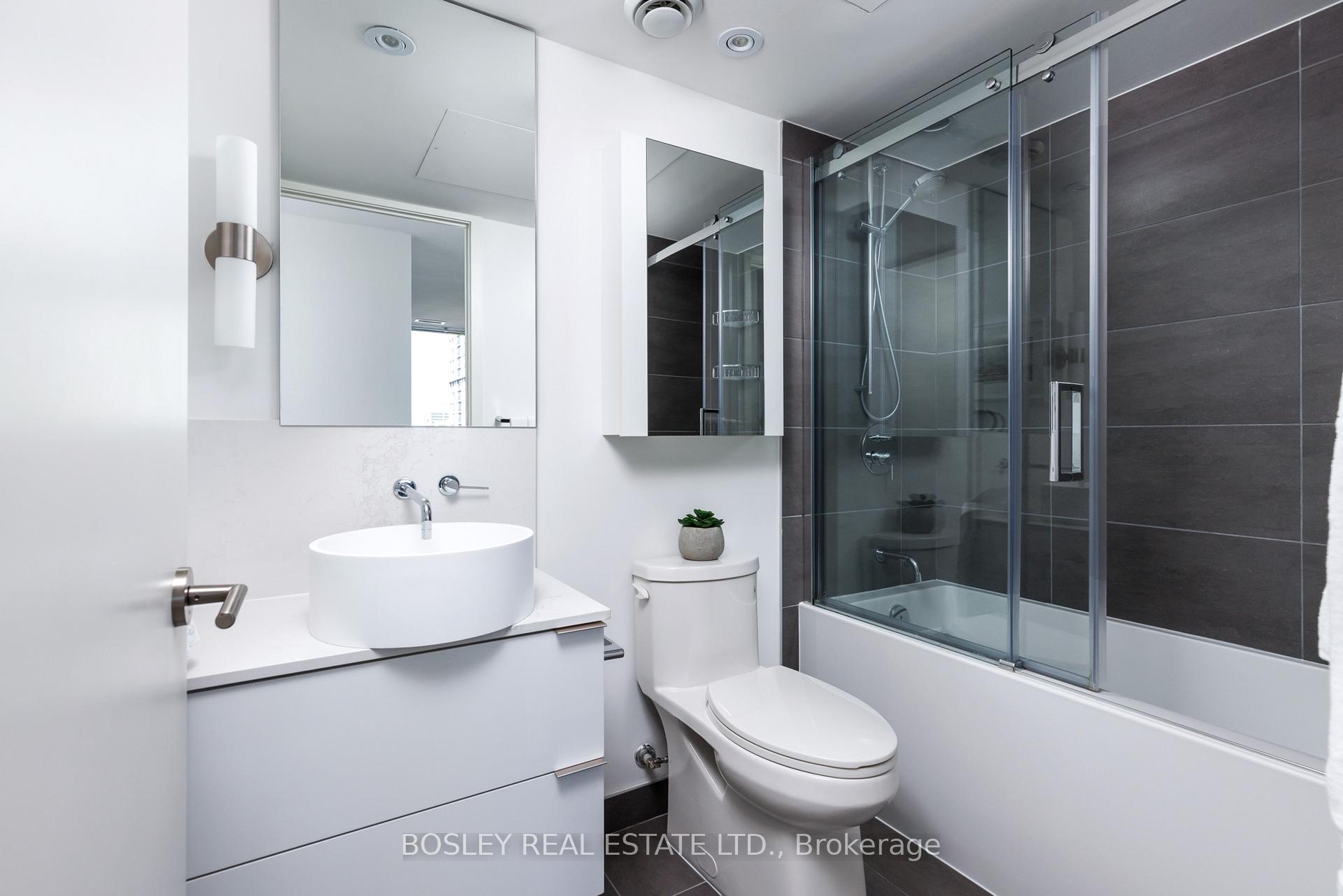 Photo 37 of Unit 1702, 185 Roehampton Avenue, Toronto, Mount Pleasant West — HOMEH