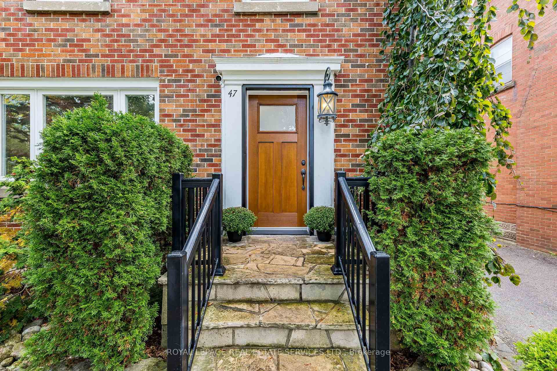 Photo 3 of 47 Frederick Street, Brampton, Downtown Brampton — HOMEH