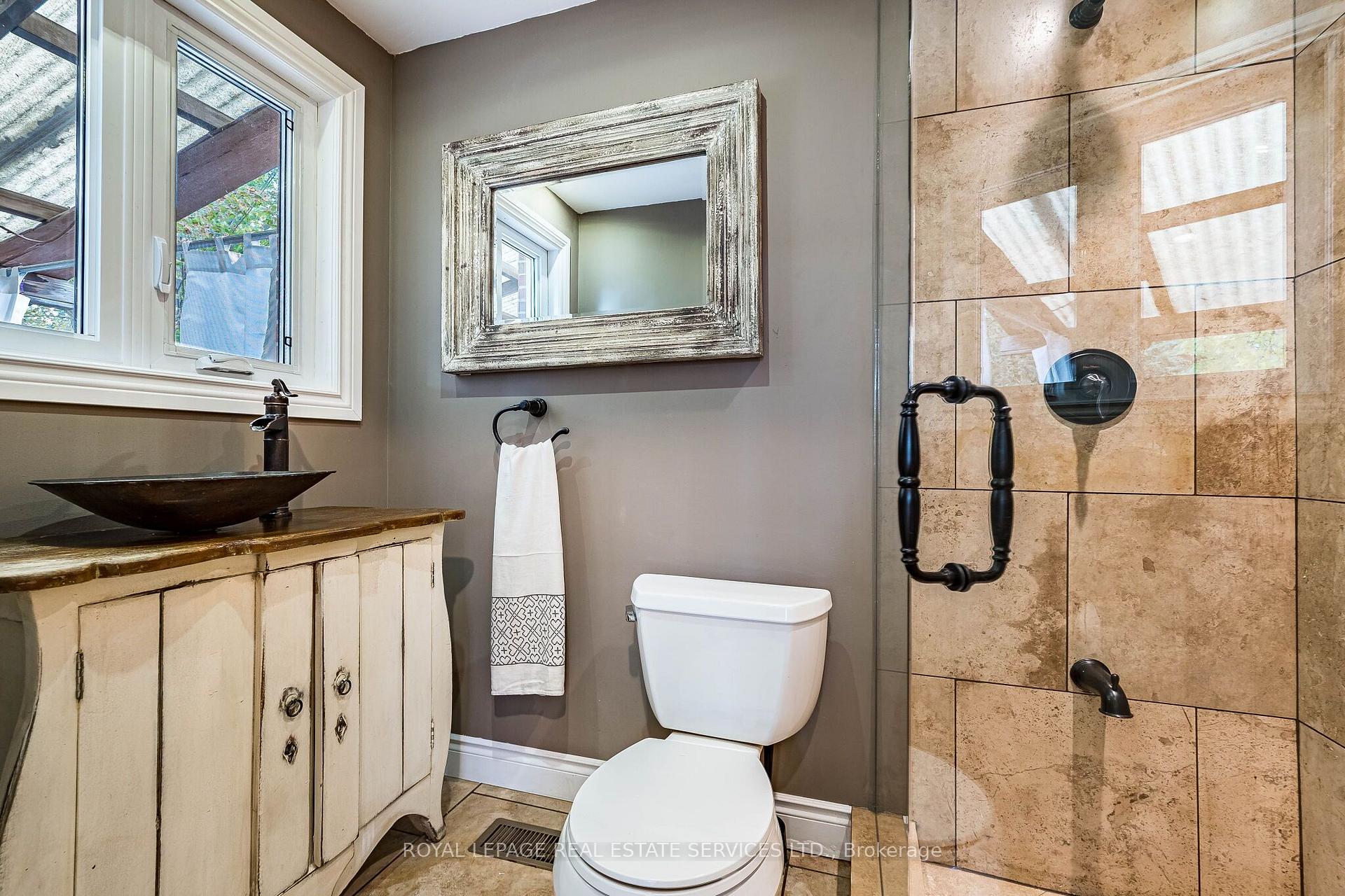 Photo 18 of 47 Frederick Street, Brampton, Downtown Brampton — HOMEH