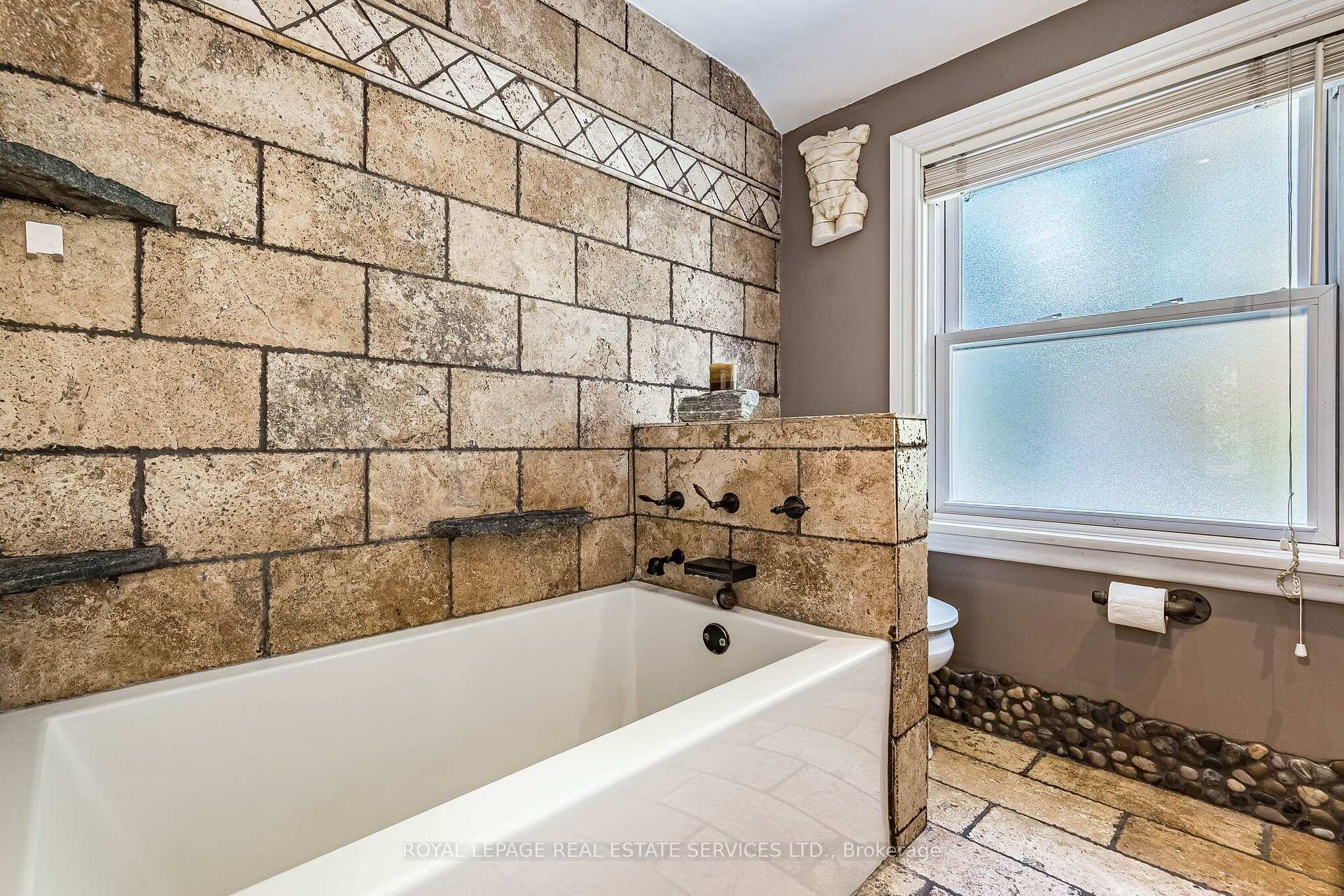 Photo 22 of 47 Frederick Street, Brampton, Downtown Brampton — HOMEH