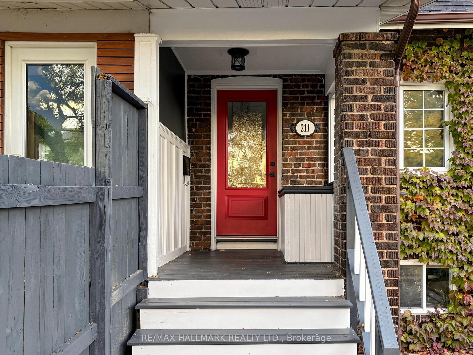 Photo 4 of 211 Golfview Avenue, Toronto, East End-Danforth — HOMEH