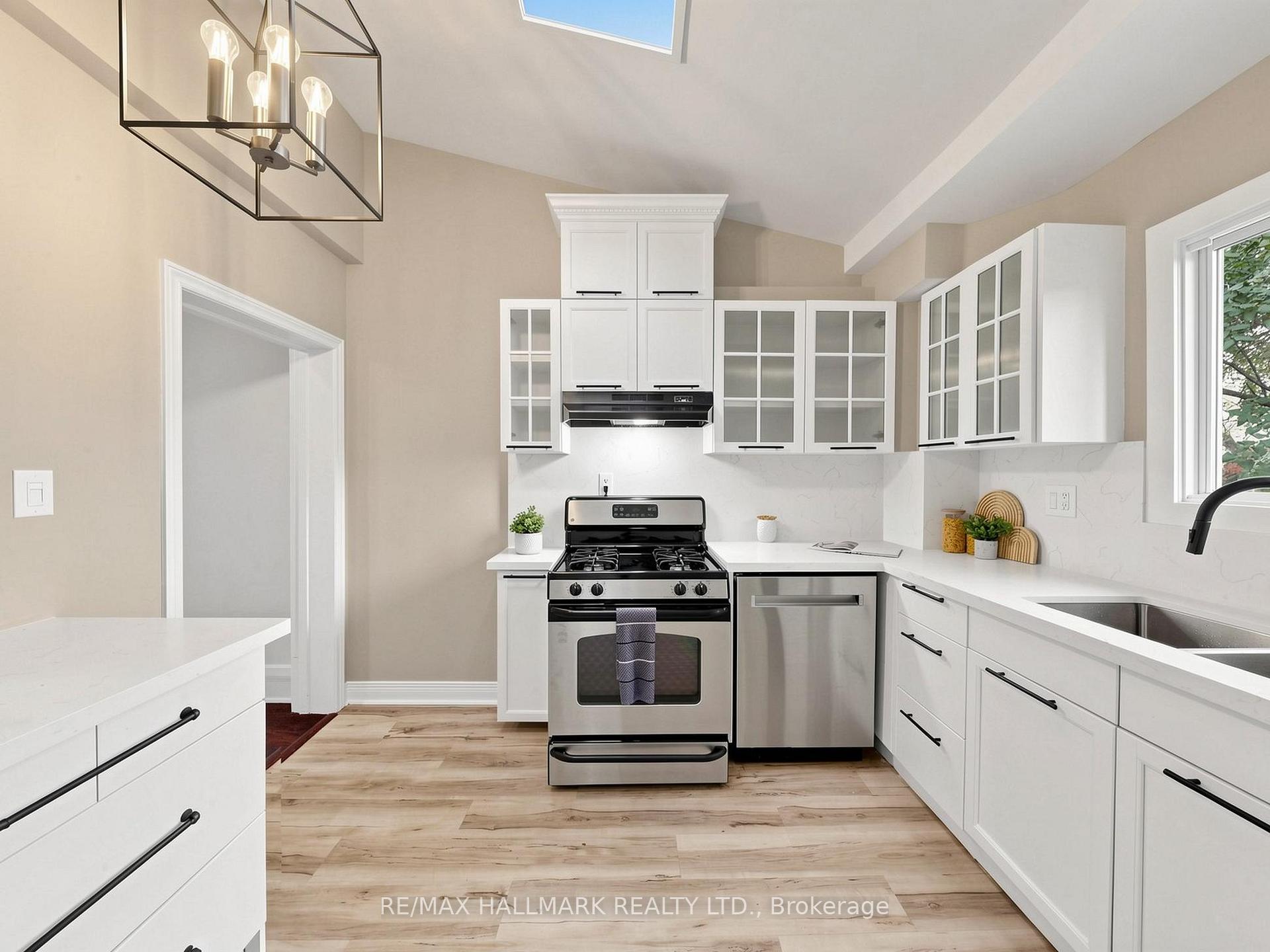 Photo 10 of 211 Golfview Avenue, Toronto, East End-Danforth — HOMEH