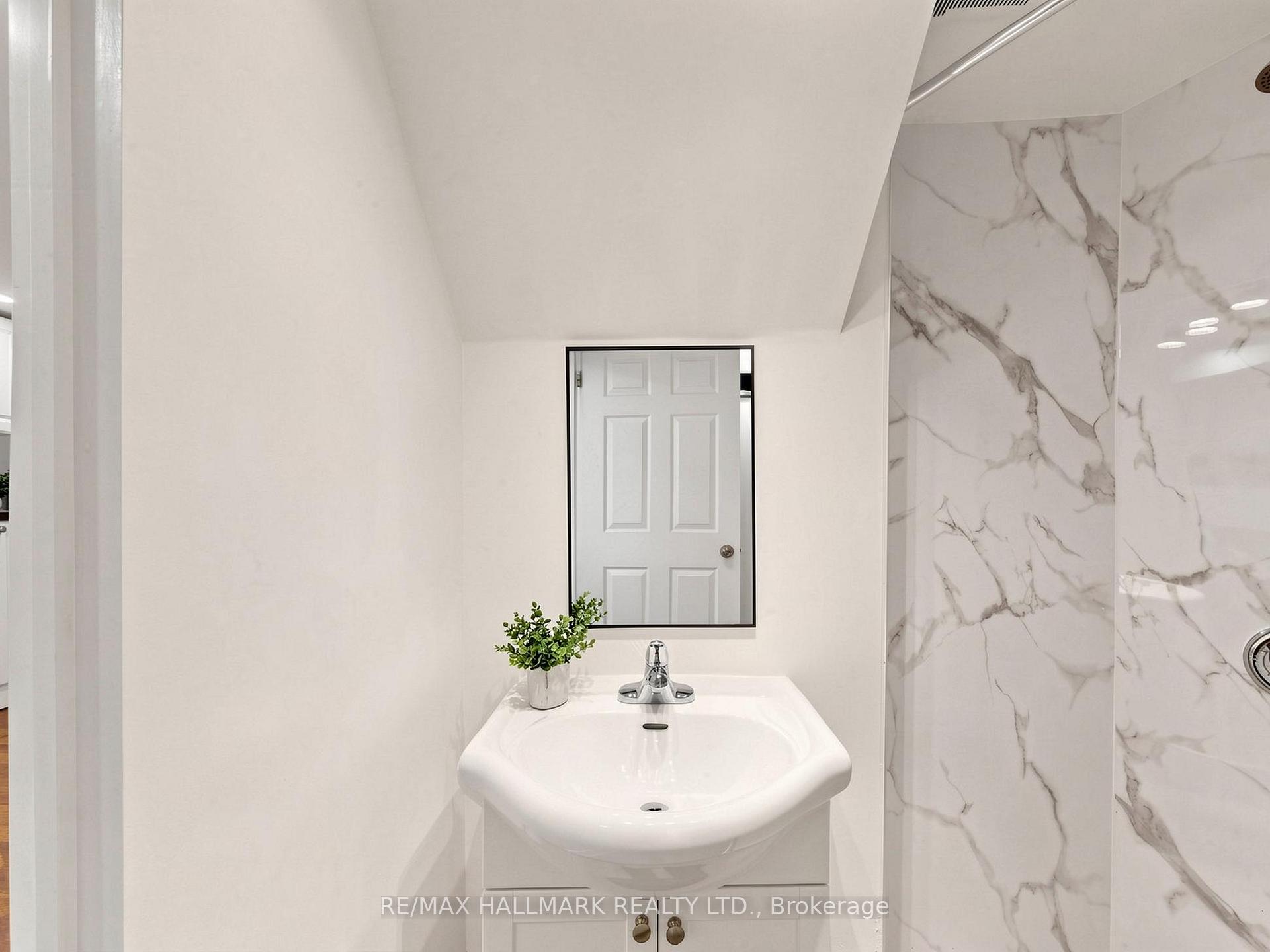 Photo 26 of 211 Golfview Avenue, Toronto, East End-Danforth — HOMEH