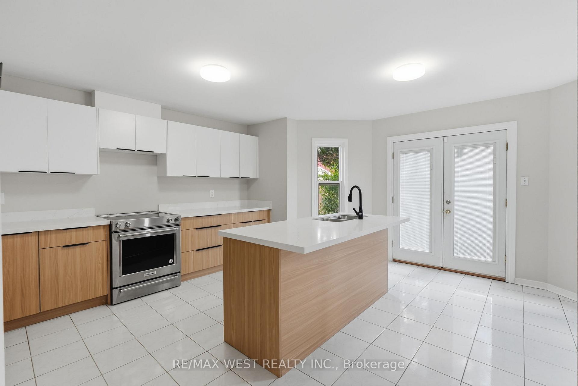 Photo 2 of 60 Furrow Drive, Whitby, Rolling Acres — HOMEH