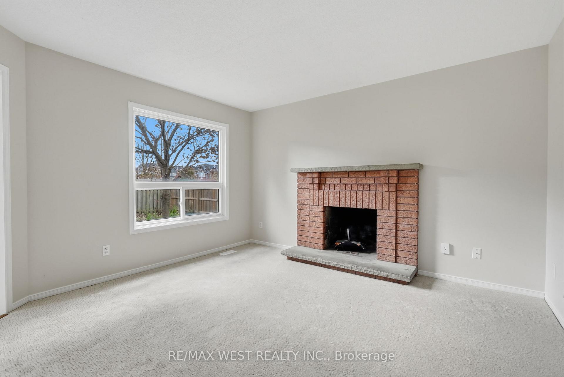 Photo 3 of 60 Furrow Drive, Whitby, Rolling Acres — HOMEH