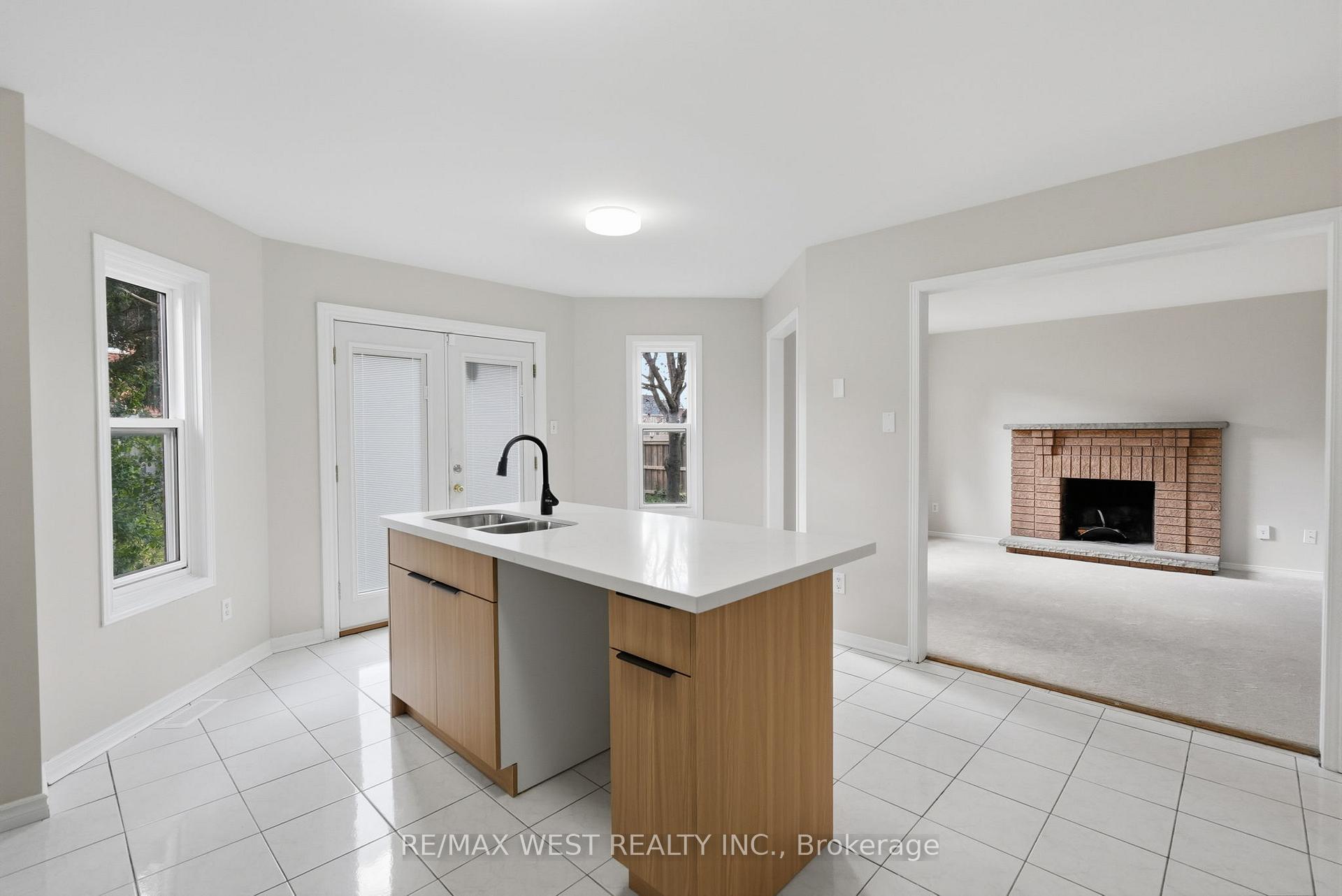 Photo 5 of 60 Furrow Drive, Whitby, Rolling Acres — HOMEH
