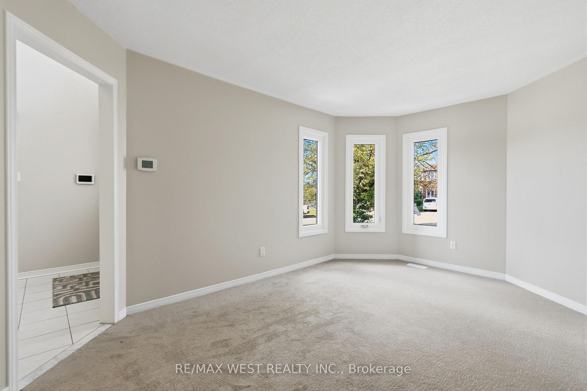 Photo 8 of 60 Furrow Drive, Whitby, Rolling Acres — HOMEH