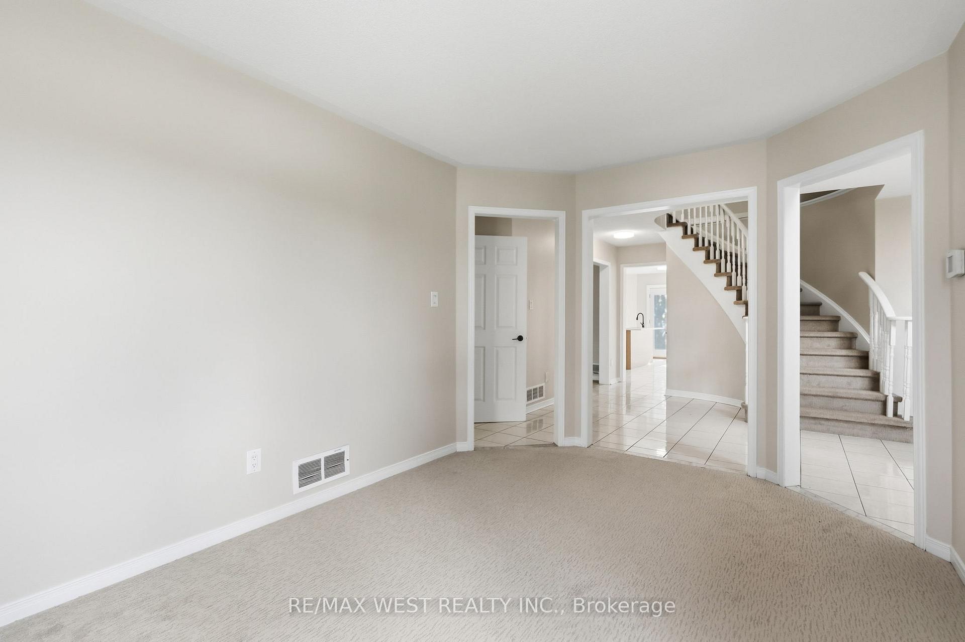 Photo 9 of 60 Furrow Drive, Whitby, Rolling Acres — HOMEH