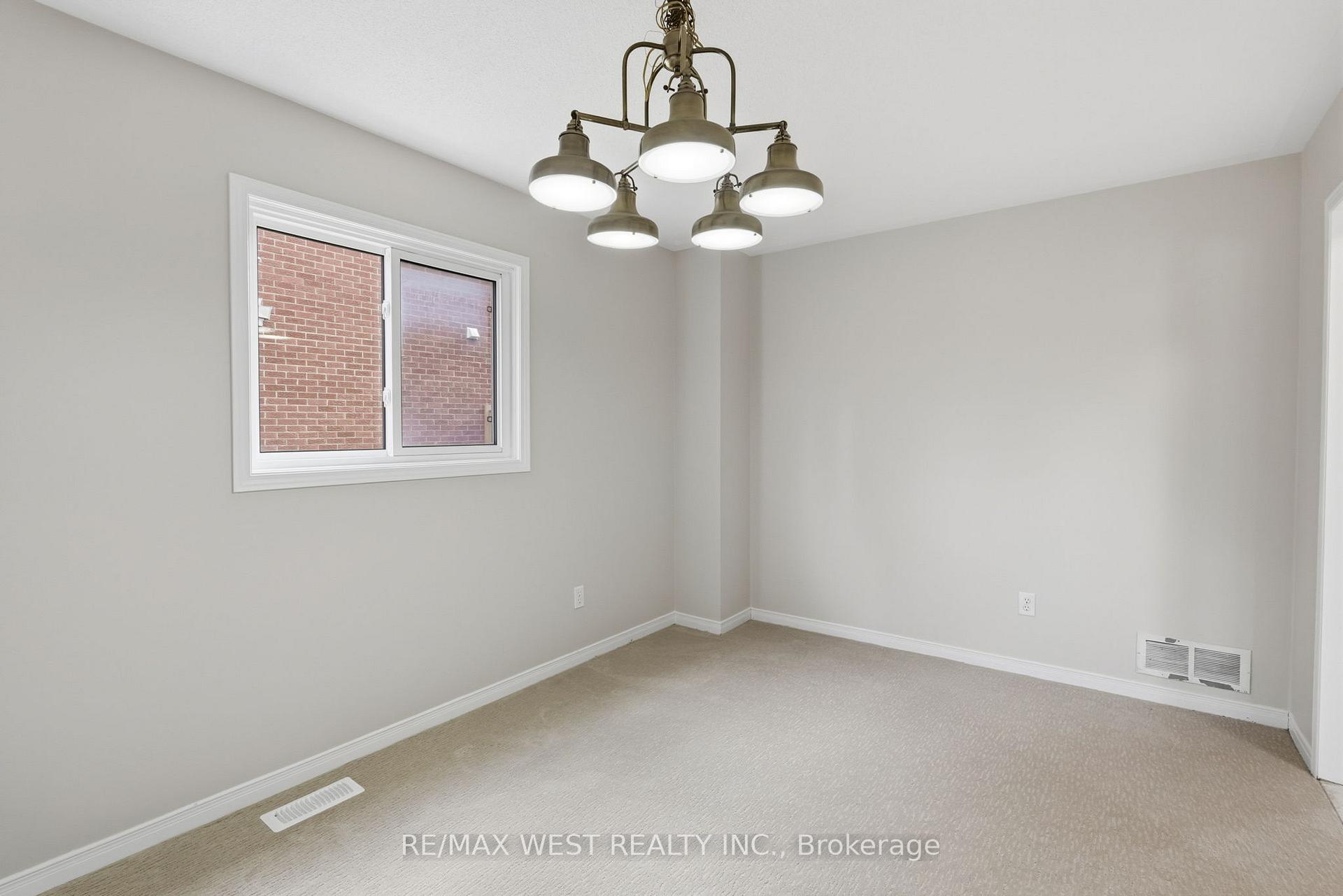Photo 10 of 60 Furrow Drive, Whitby, Rolling Acres — HOMEH