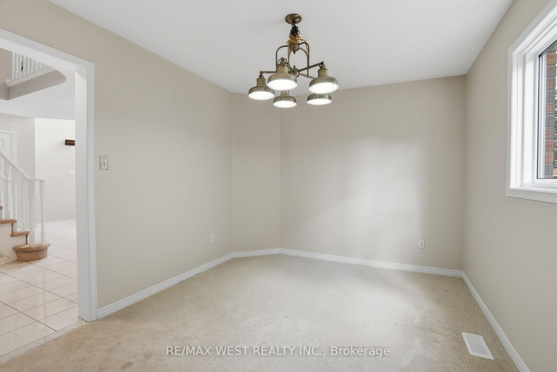 Photo 11 of 60 Furrow Drive, Whitby, Rolling Acres — HOMEH