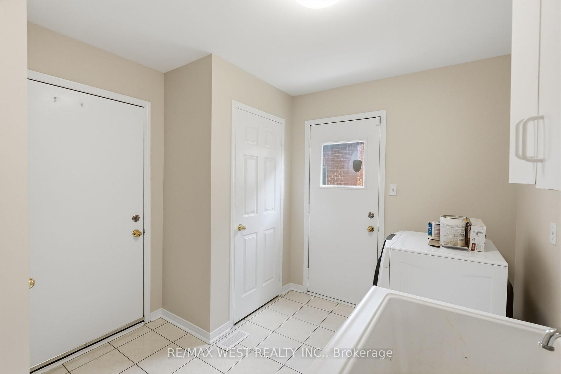 Photo 13 of 60 Furrow Drive, Whitby, Rolling Acres — HOMEH