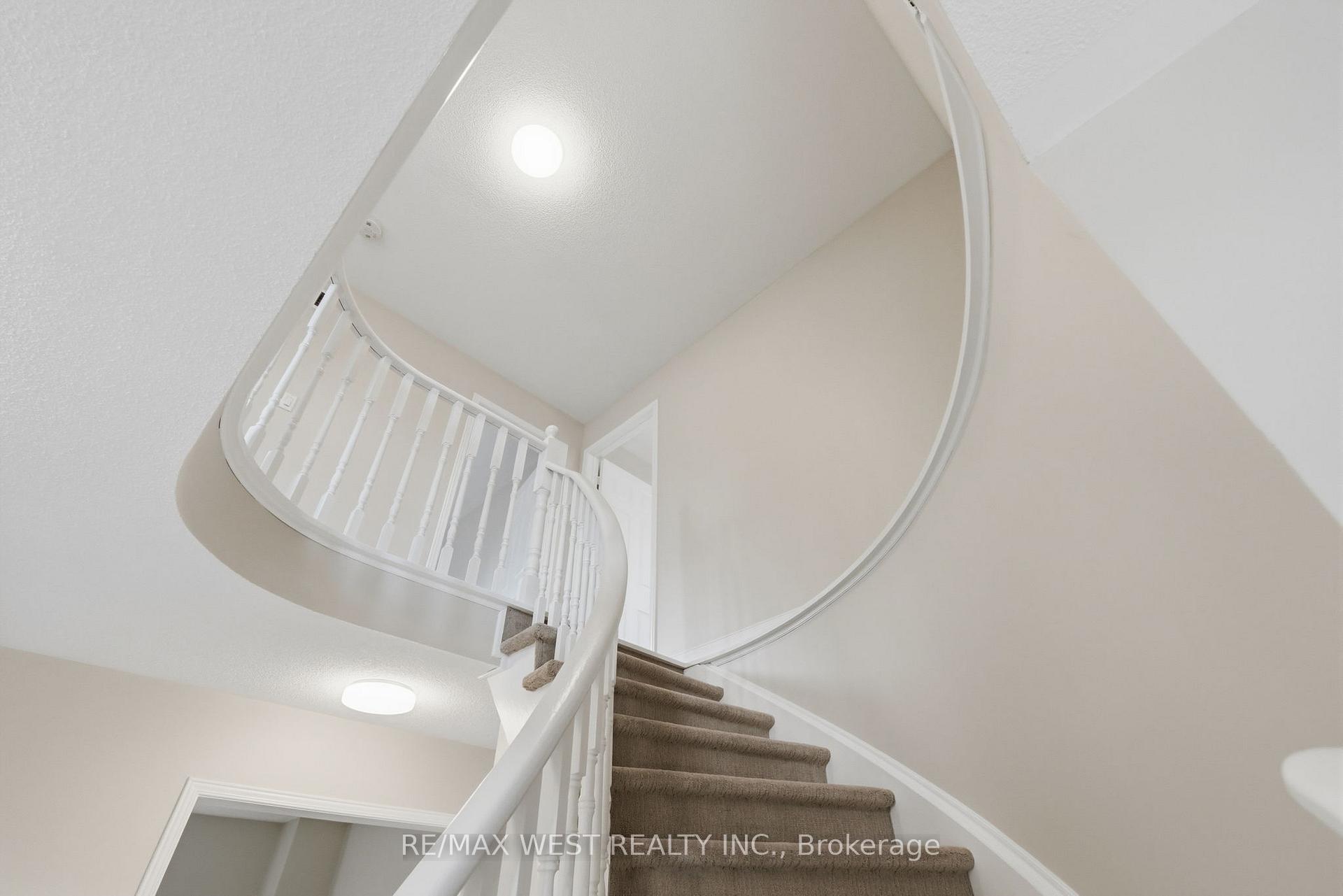 Photo 14 of 60 Furrow Drive, Whitby, Rolling Acres — HOMEH