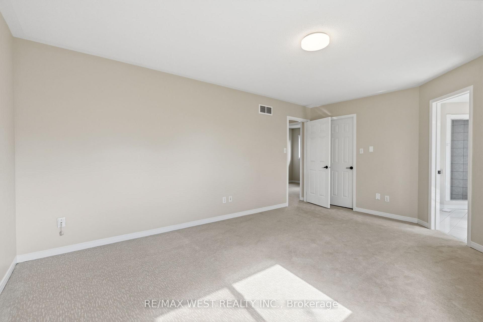 Photo 17 of 60 Furrow Drive, Whitby, Rolling Acres — HOMEH