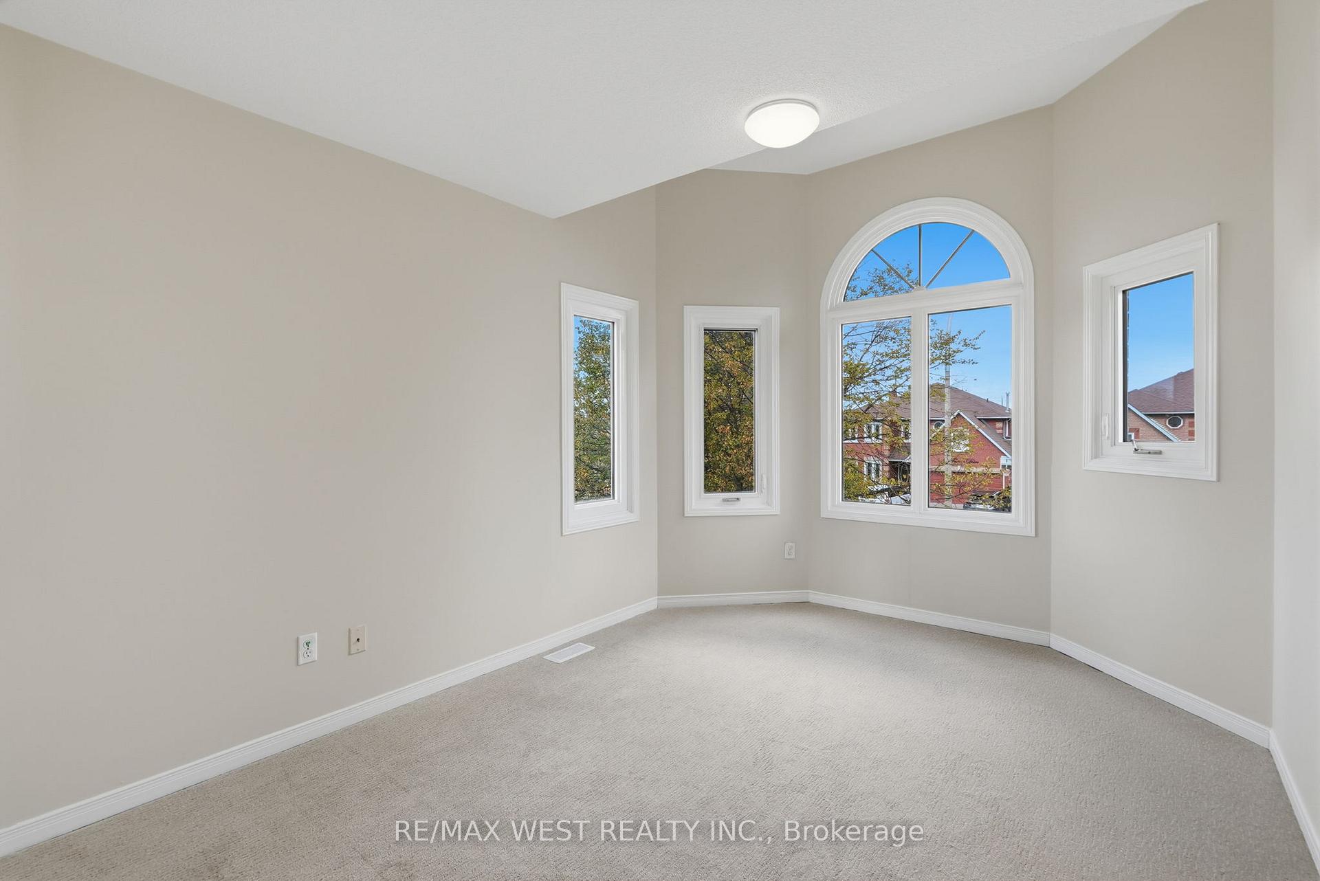 Photo 20 of 60 Furrow Drive, Whitby, Rolling Acres — HOMEH