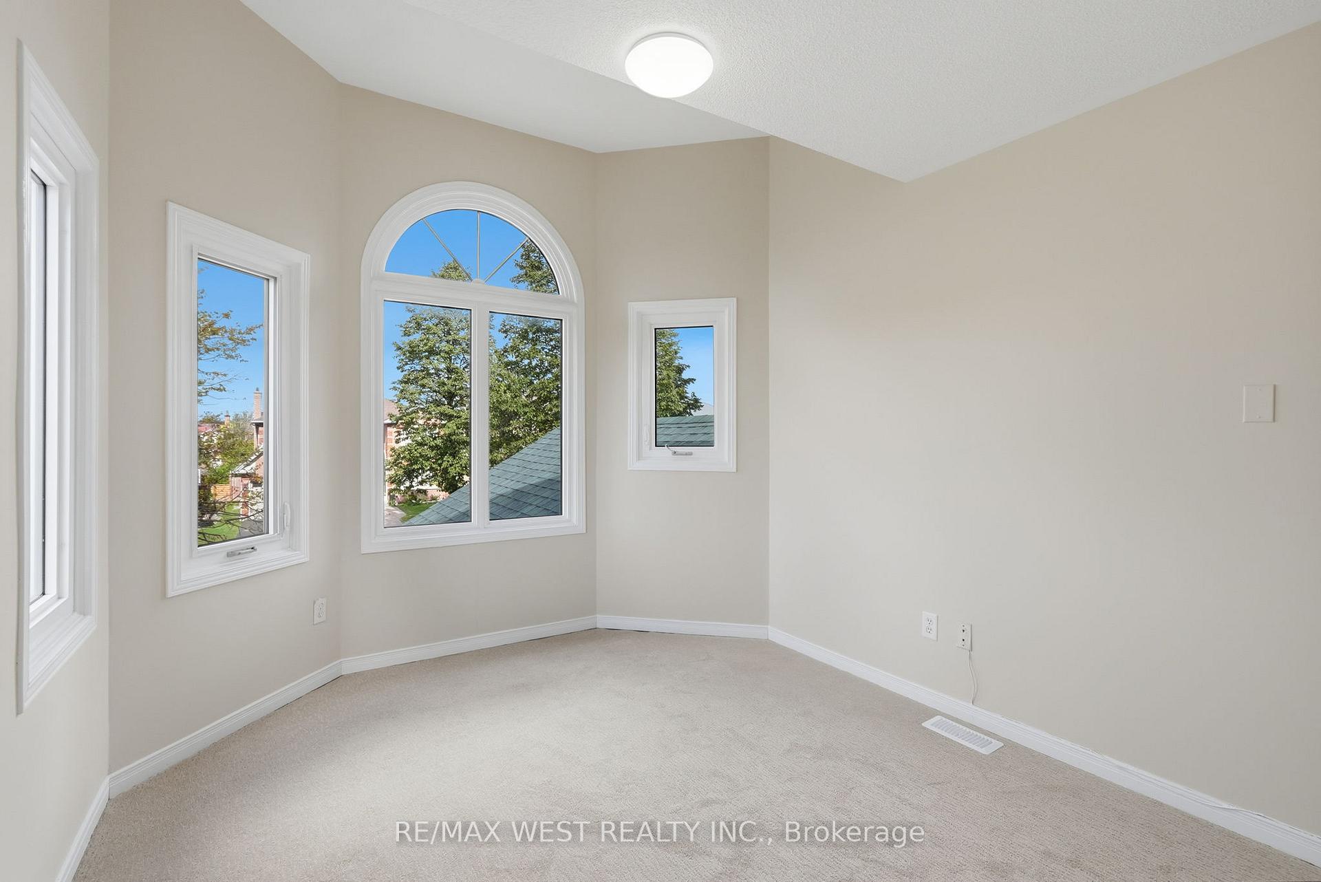 Photo 23 of 60 Furrow Drive, Whitby, Rolling Acres — HOMEH