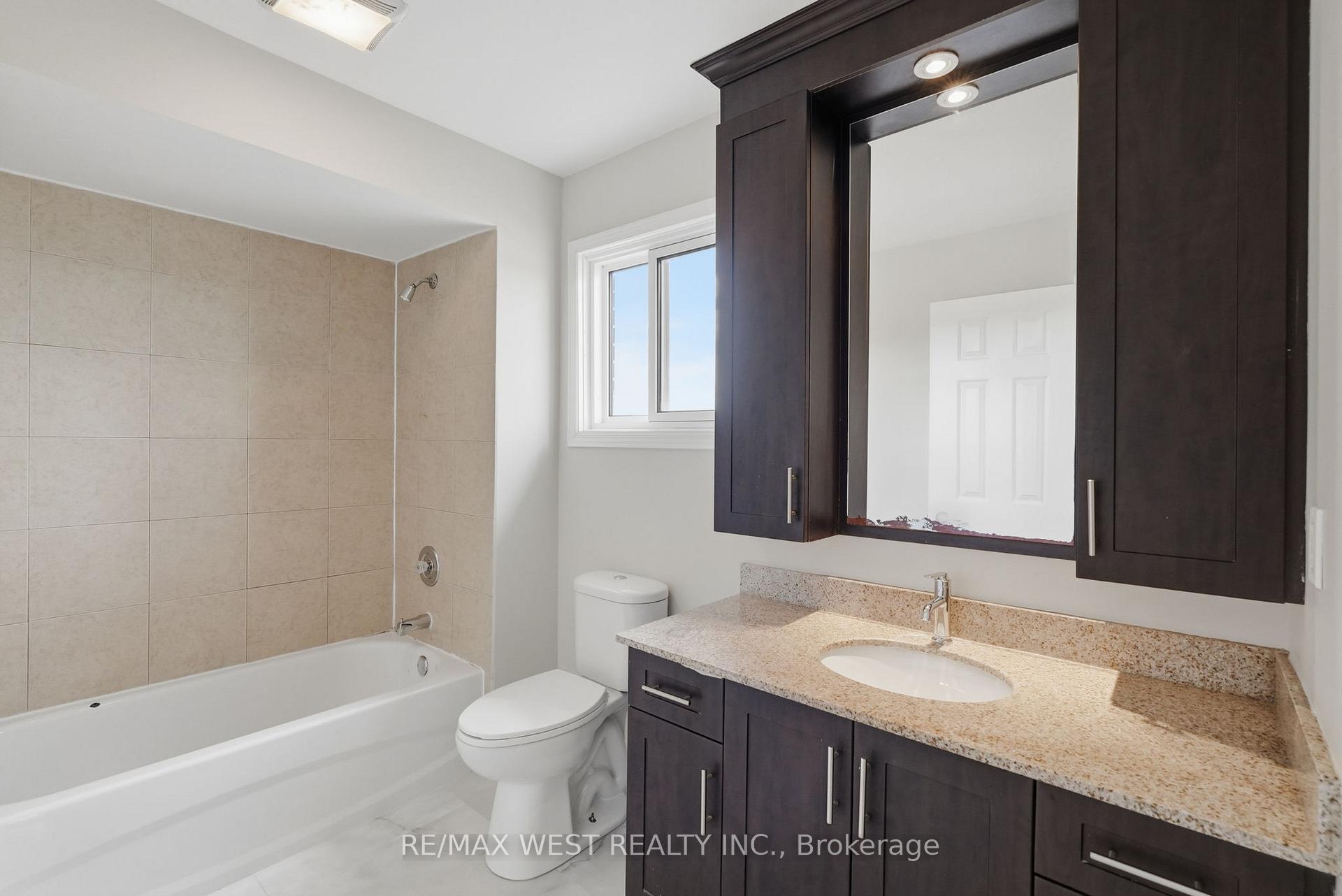 Photo 24 of 60 Furrow Drive, Whitby, Rolling Acres — HOMEH
