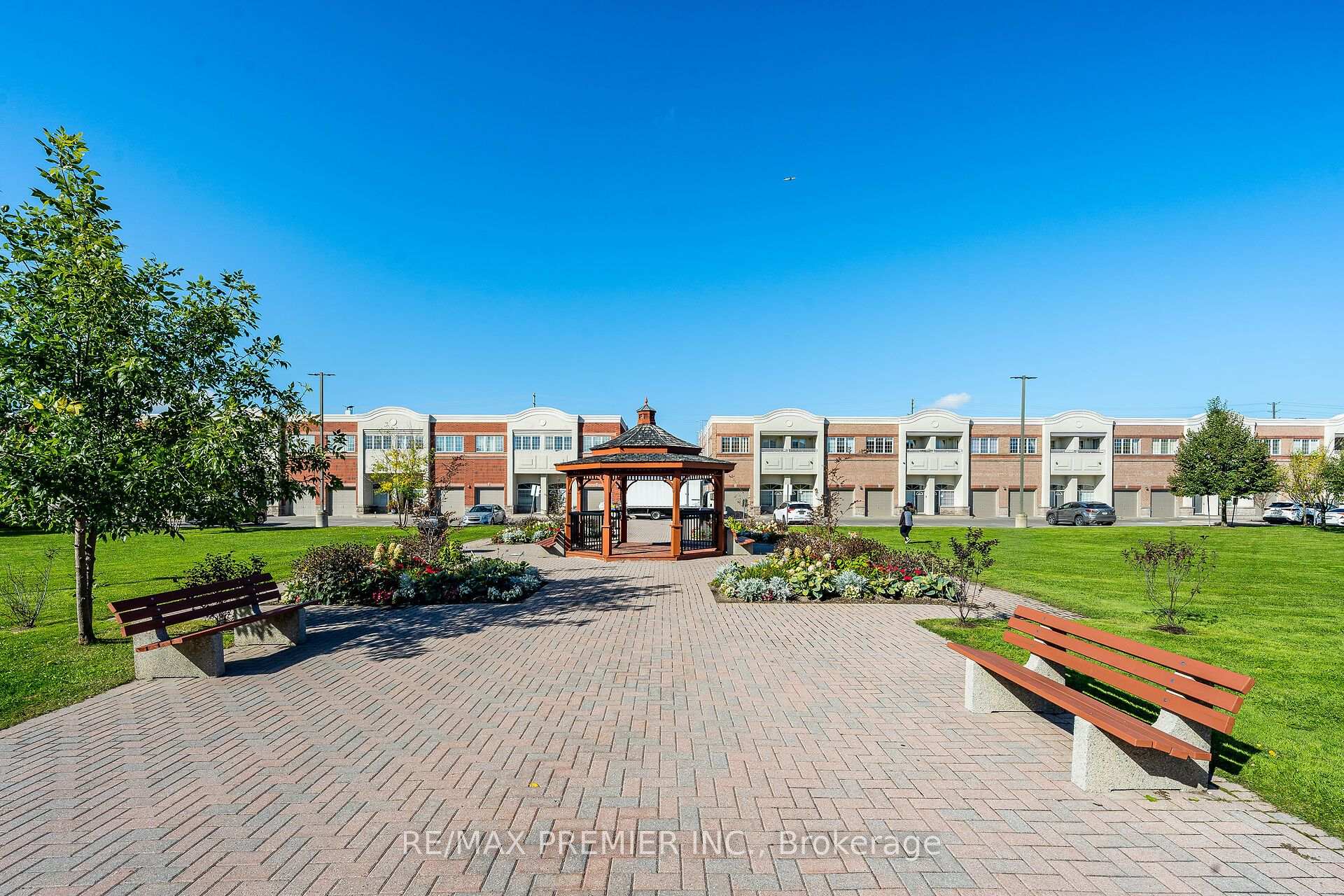 Photo 2 of Unit 304, 9451 Jane Street, Vaughan, Maple — HOMEH