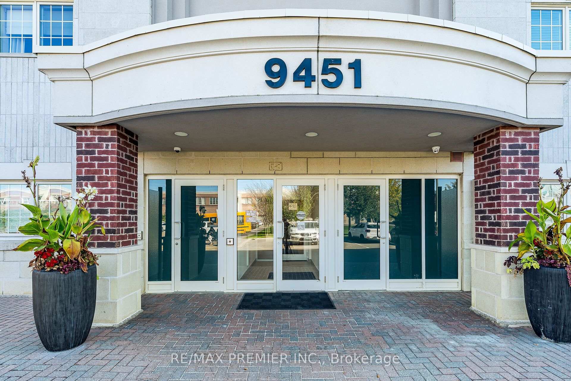 Photo 3 of Unit 304, 9451 Jane Street, Vaughan, Maple — HOMEH