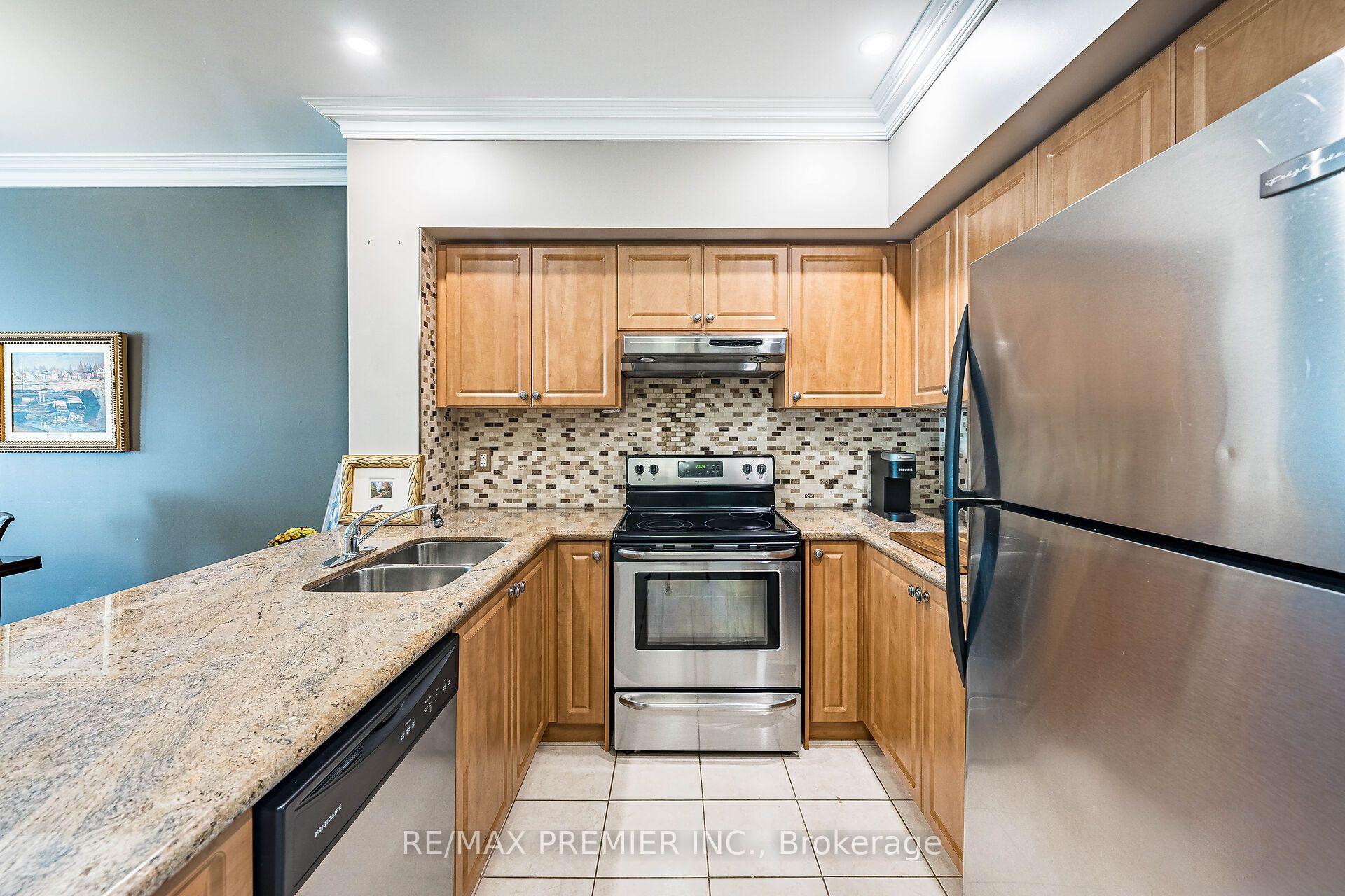 Photo 7 of Unit 304, 9451 Jane Street, Vaughan, Maple — HOMEH