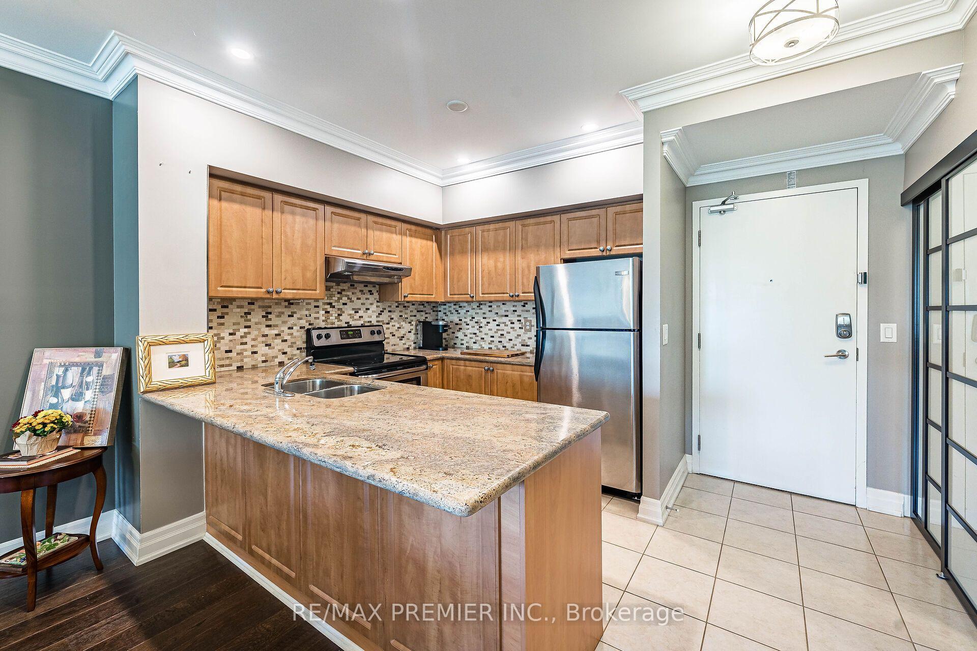 Photo 8 of Unit 304, 9451 Jane Street, Vaughan, Maple — HOMEH
