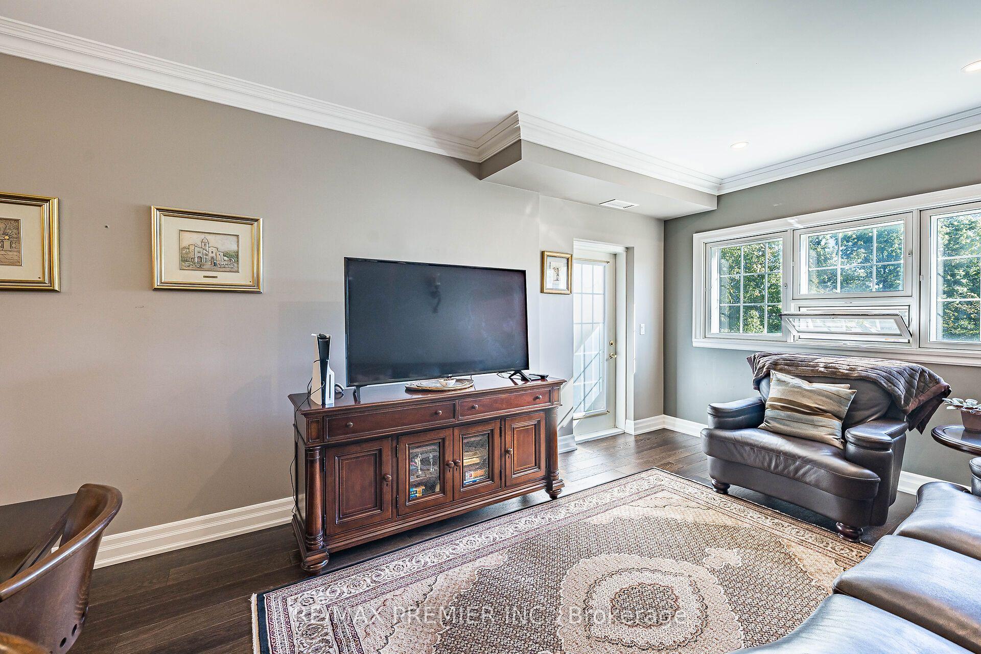 Photo 11 of Unit 304, 9451 Jane Street, Vaughan, Maple — HOMEH