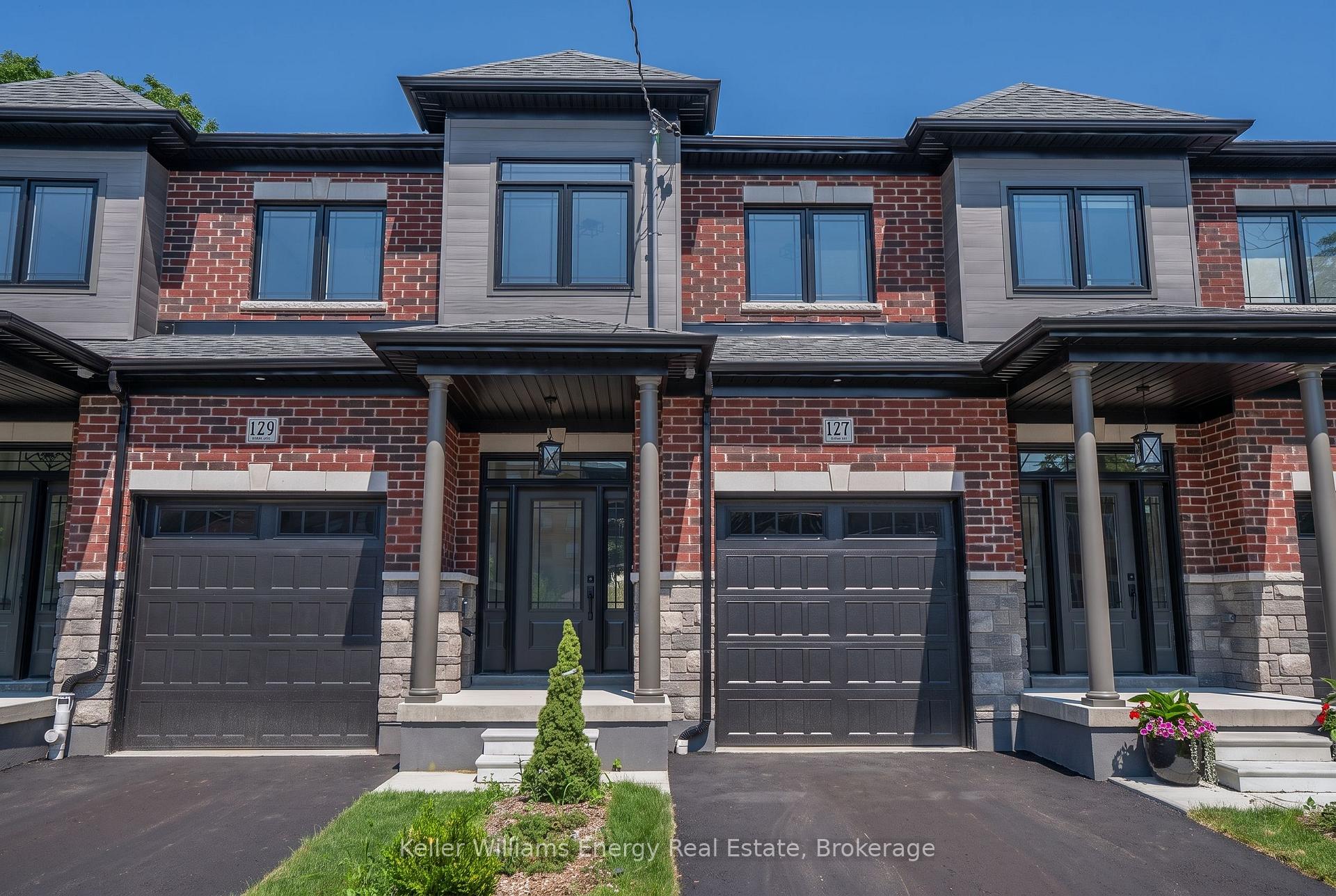 Photo 2 of 127 Hickory Street N, Whitby, Downtown Whitby — HOMEH