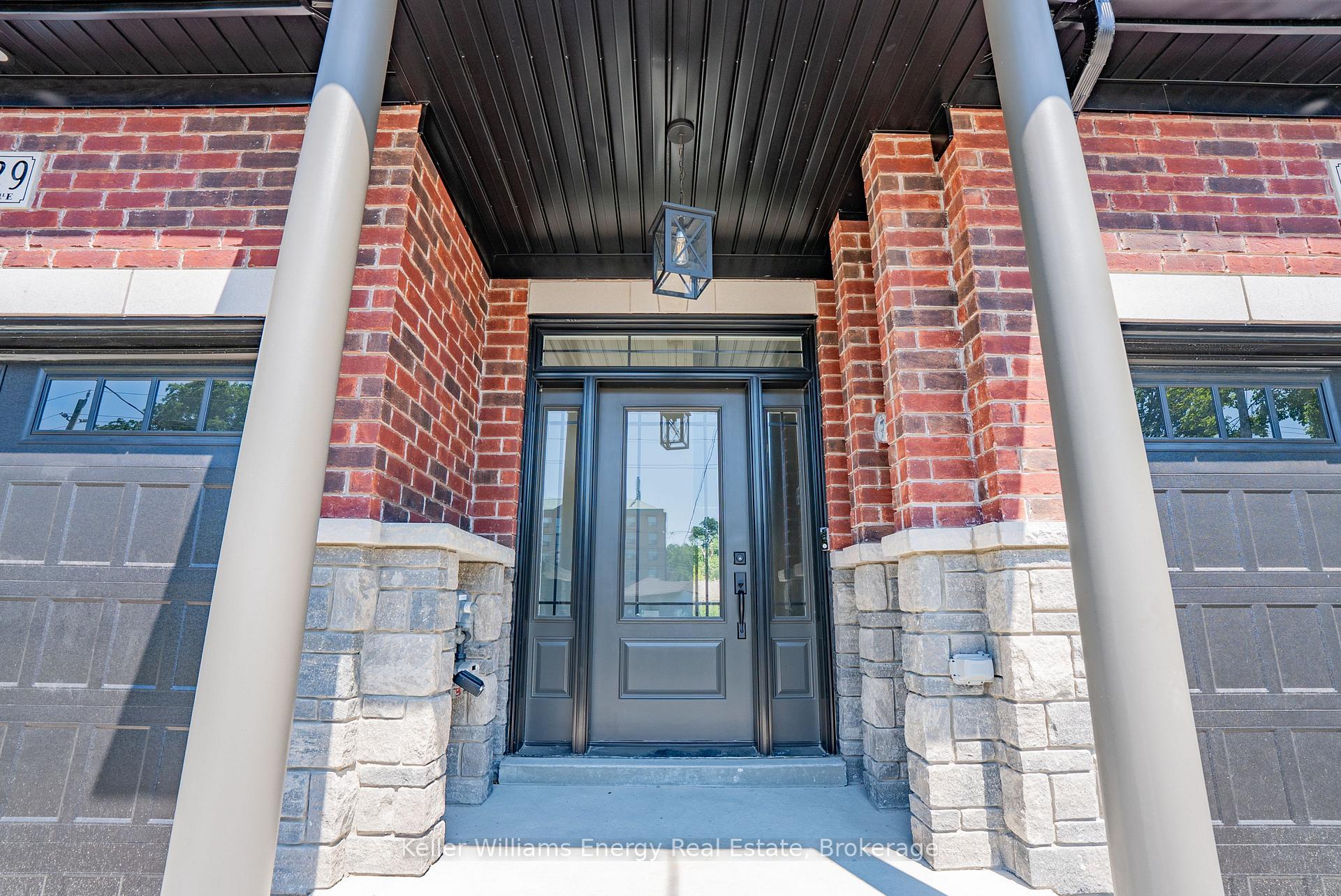 Photo 3 of 127 Hickory Street N, Whitby, Downtown Whitby — HOMEH