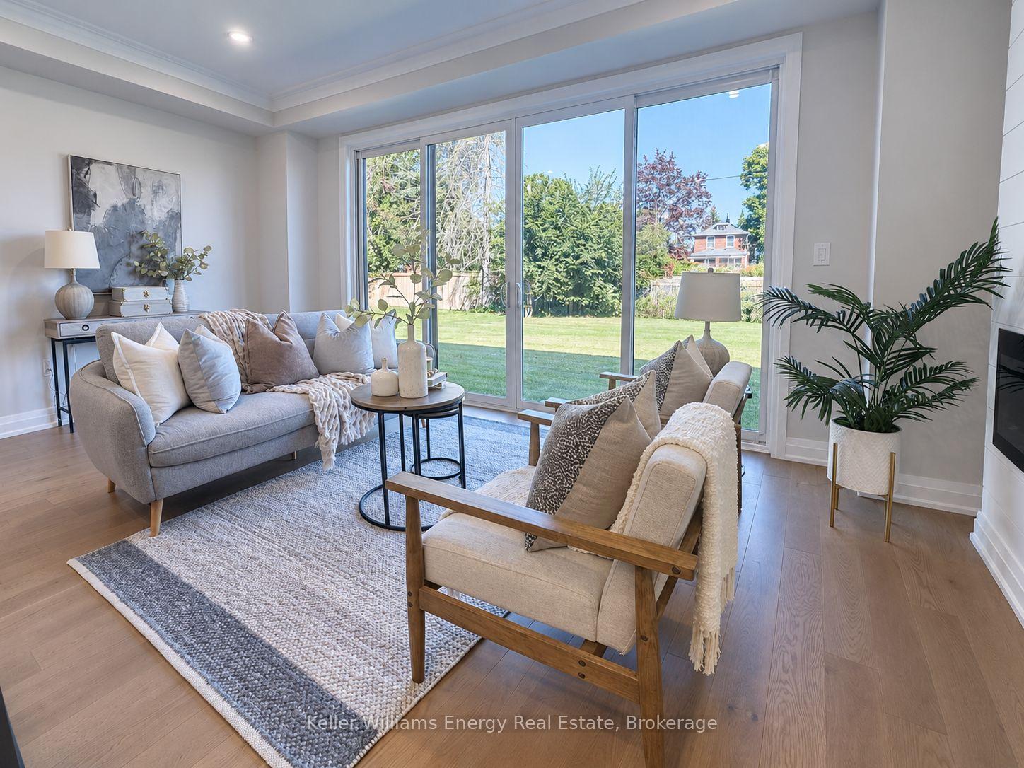 Photo 11 of 127 Hickory Street N, Whitby, Downtown Whitby — HOMEH