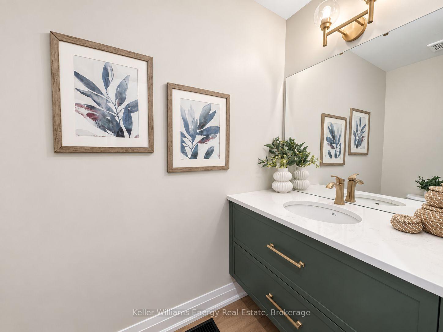 Photo 14 of 127 Hickory Street N, Whitby, Downtown Whitby — HOMEH