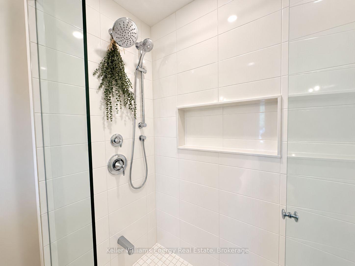 Photo 20 of 127 Hickory Street N, Whitby, Downtown Whitby — HOMEH