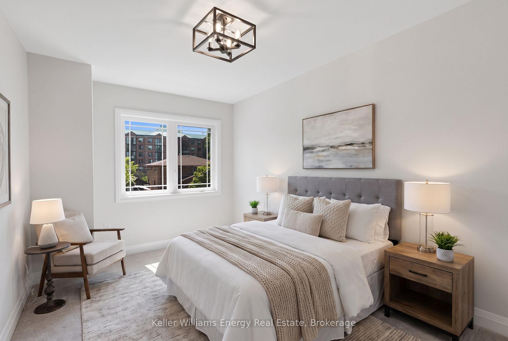 Photo 23 of 127 Hickory Street N, Whitby, Downtown Whitby — HOMEH