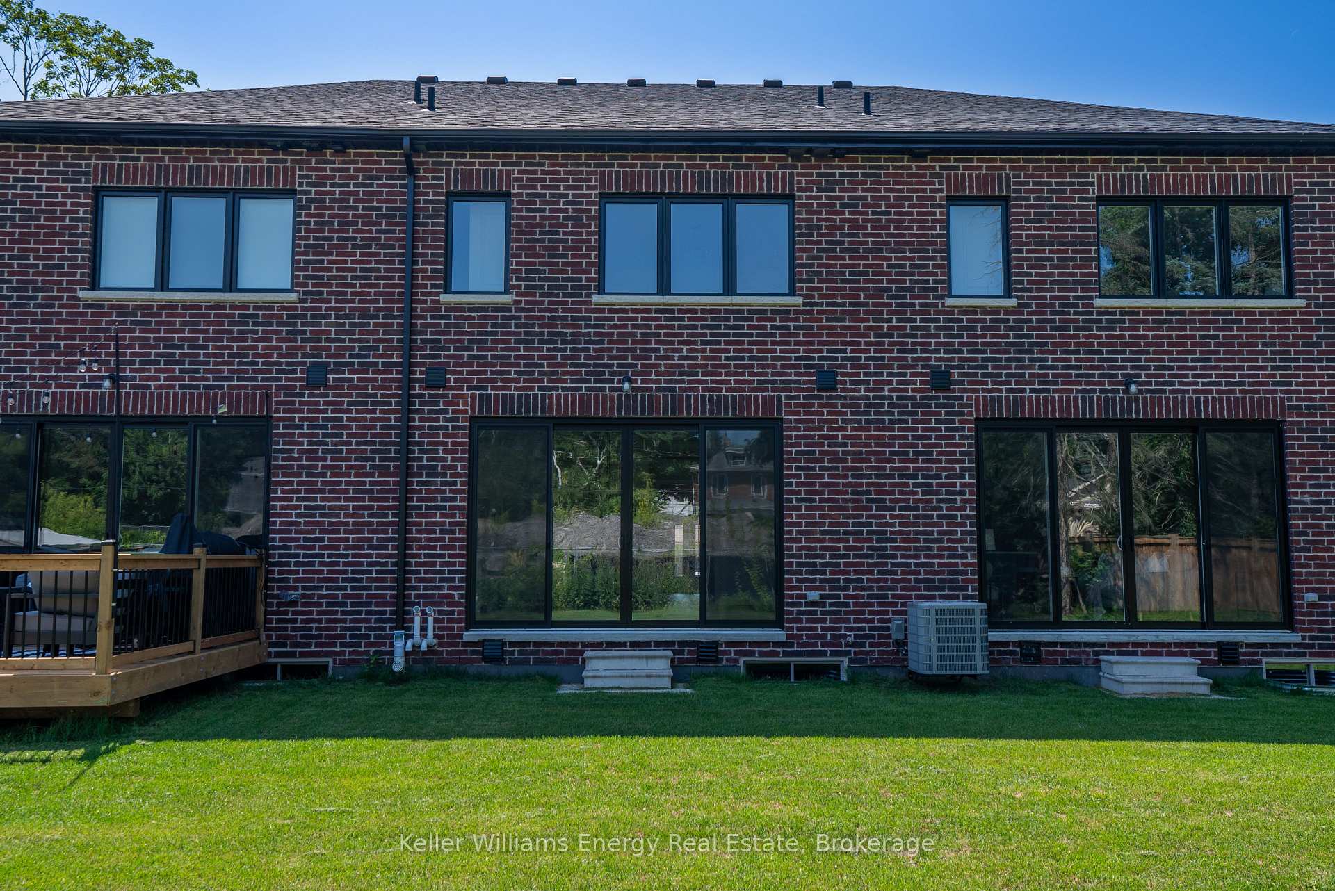Photo 27 of 127 Hickory Street N, Whitby, Downtown Whitby — HOMEH
